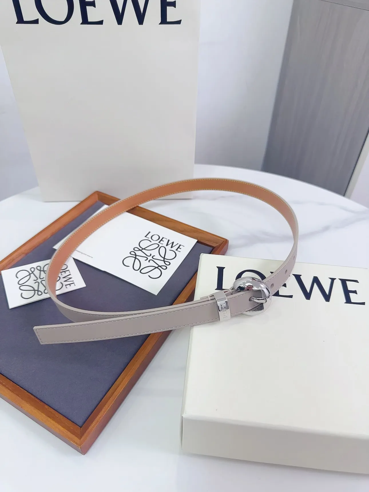 💰460💰Full package💰 💍Purchasing-grade LOEWE counter latest belt of the same style [Celebration][Celebration] Made of smooth cow leather narrow belt with Anagram Pebble pin buckle Excellent craftsmanship Personalized shape Exquisite material Width: 2.0cm
