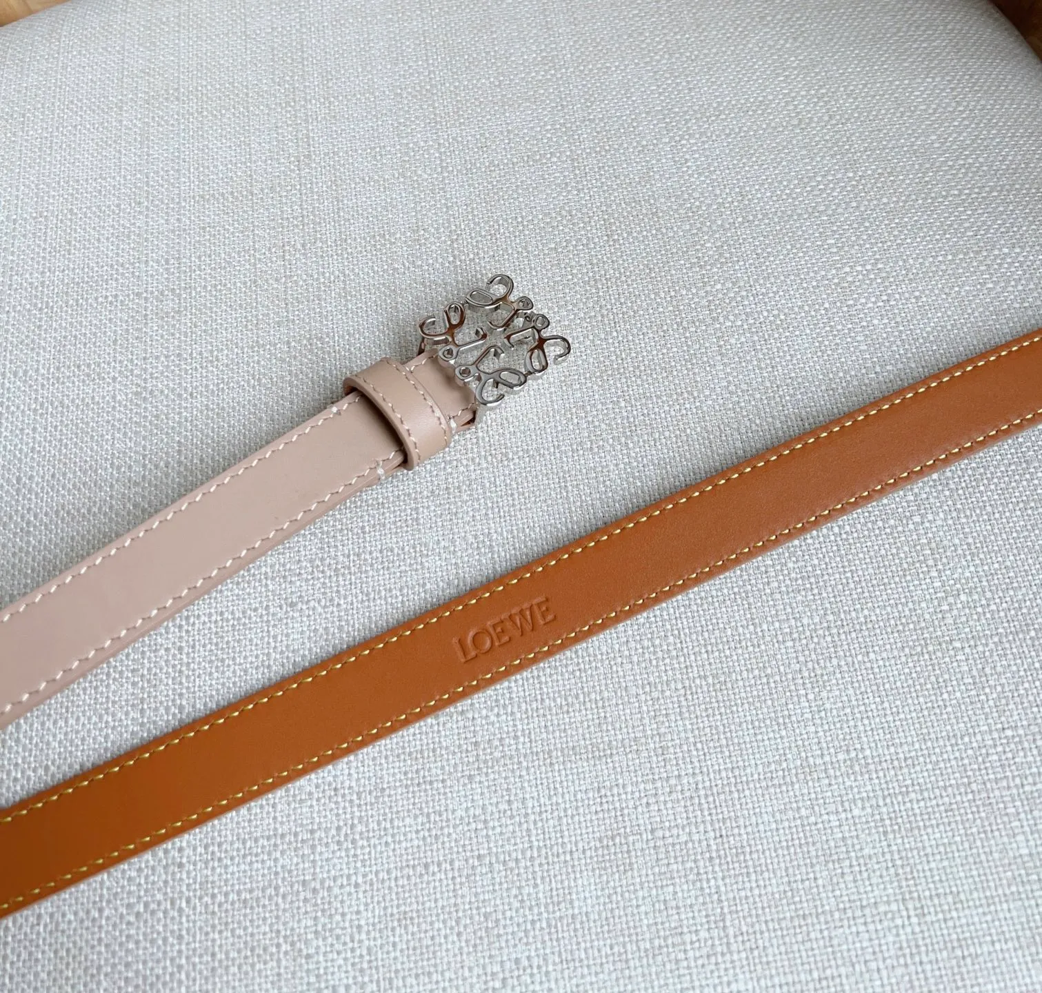 💰440💰Full package💰 💍Purchase level LOEWE⚡️The latest belt of the same model at the counter [Celebration][Celebration] Made of smooth cow leather narrow belt with Anagram padlock pin buckle⚡️Excellent craftsmanship Personalized shape Exquisite material⚡️Width: 2.0cm