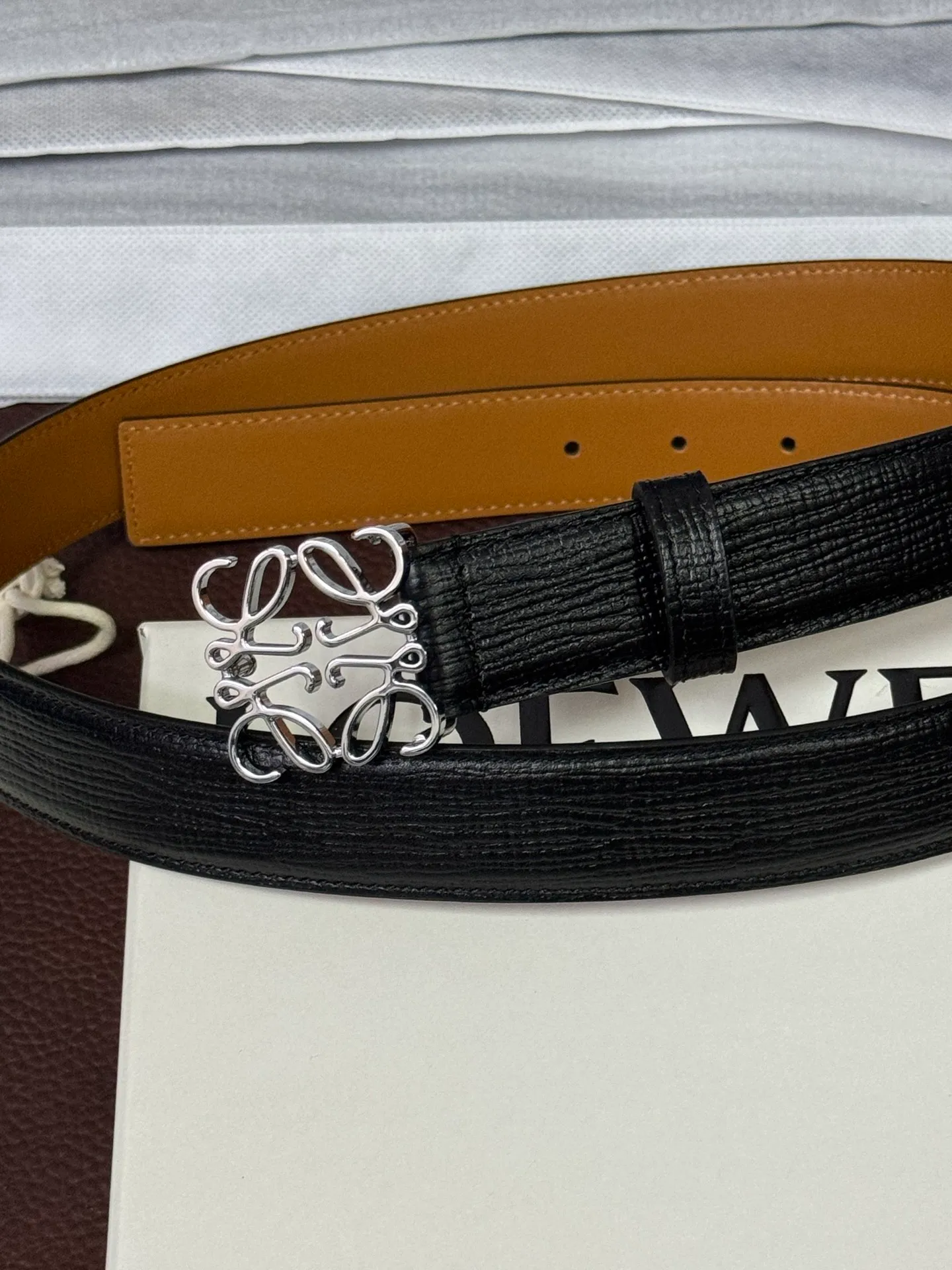 💰460💰Full package💰 💍Purchasing-grade belt recommendation—LOEVE's new logo jacquard women's belt. The jacquard fabric is woven through a unique process, with uneven texture and a strong three-dimensional effect. At the same time, the jacquard yarn requires excellent quality and a higher grade. 3.0cm.