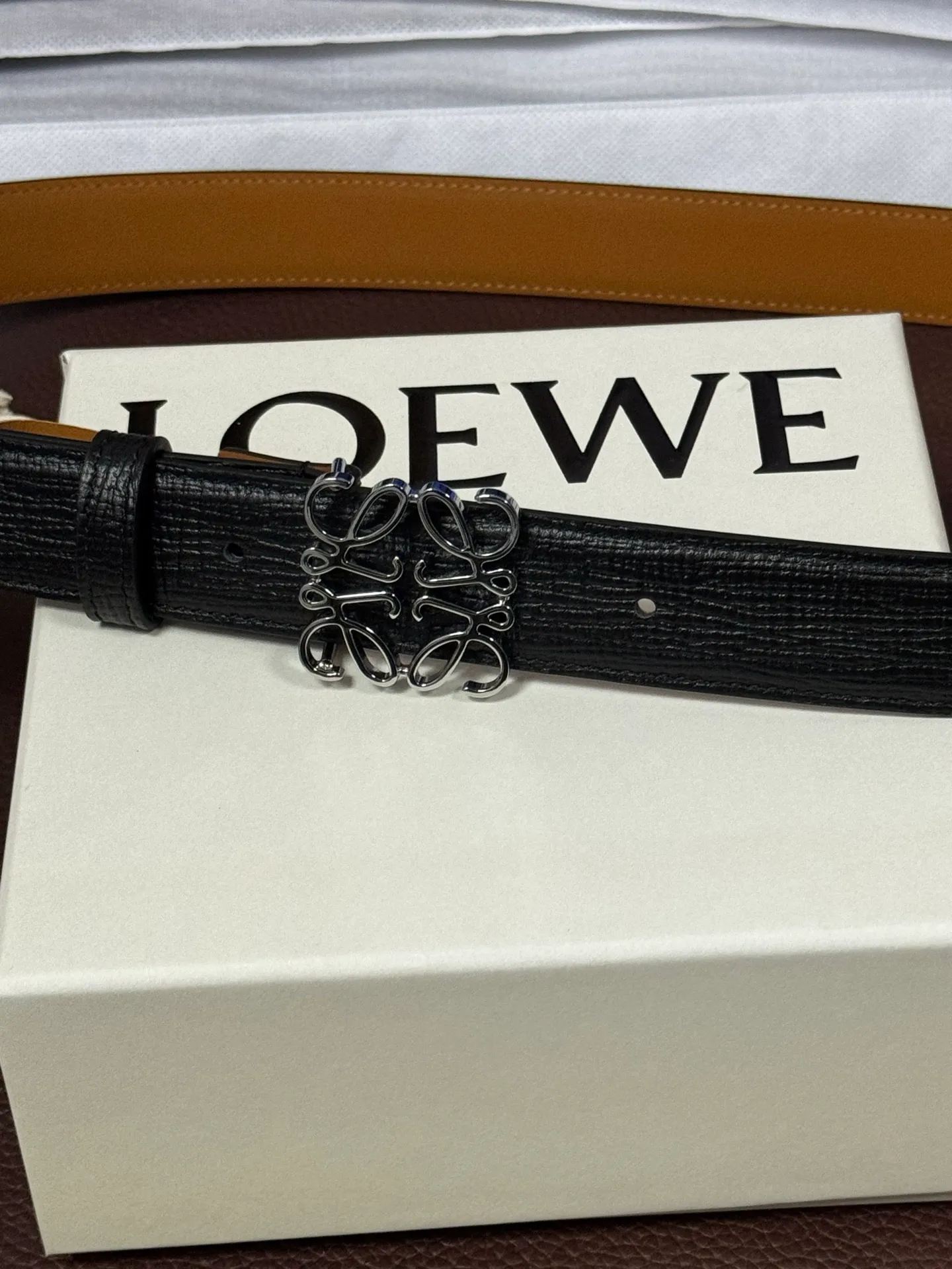 💰460💰Full package💰 💍Purchasing-grade belt recommendation—LOEVE's new logo jacquard women's belt. The jacquard fabric is woven through a unique process, with uneven texture and a strong three-dimensional effect. At the same time, the jacquard yarn requires excellent quality and a higher grade. 3.0cm.