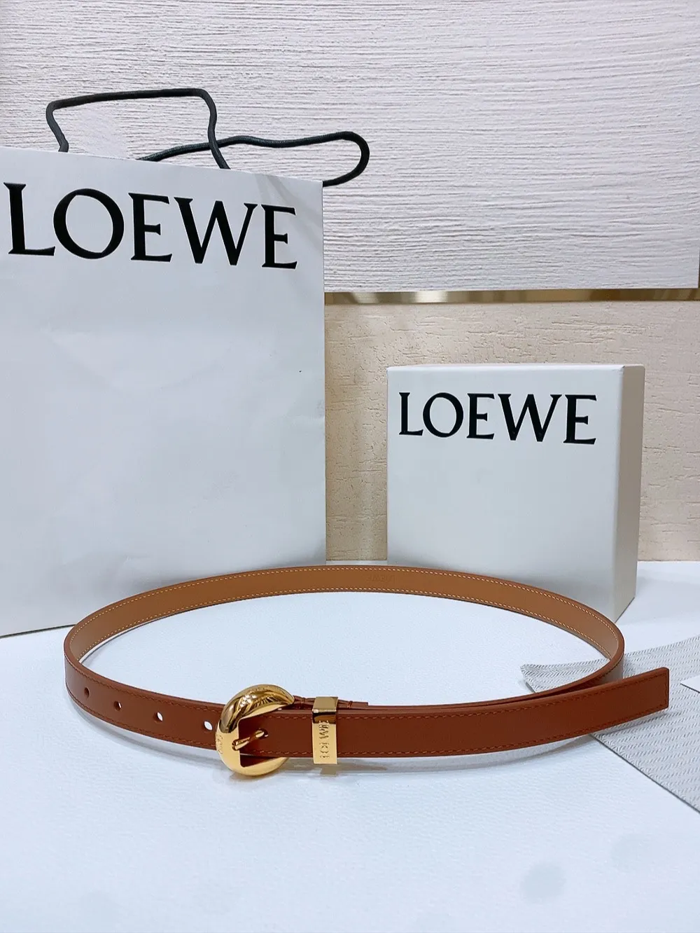 💰460💰Full package💰 💍Purchasing-grade LOEWE counter latest belt of the same style [Celebration][Celebration] Made of smooth cow leather narrow belt with Anagram Pebble pin buckle Excellent craftsmanship Personalized shape Exquisite material Width: 2.0cm