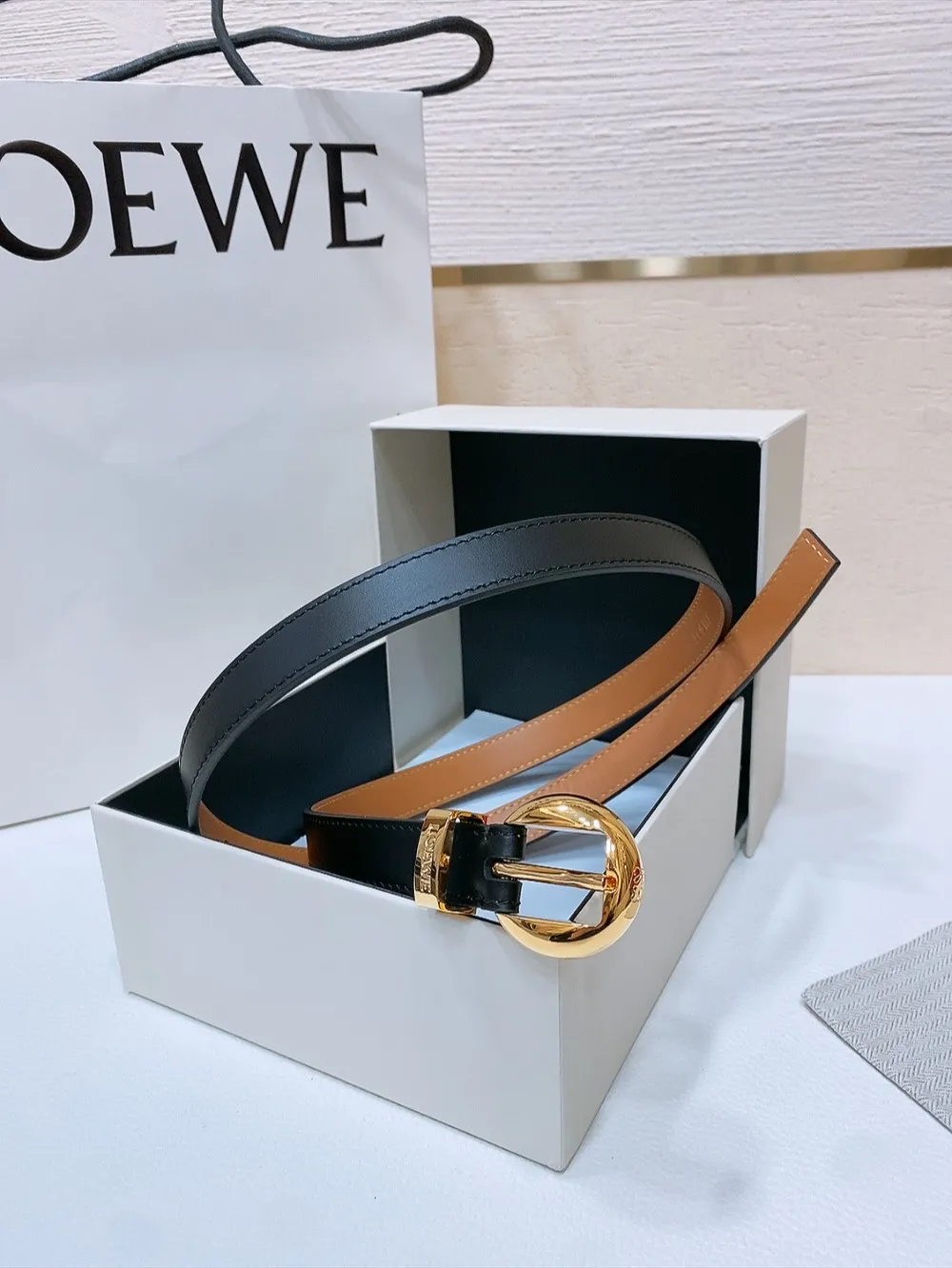 💰460💰Full package💰 💍Purchasing-grade LOEWE counter latest belt of the same style [Celebration][Celebration] Made of smooth cow leather narrow belt with Anagram Pebble pin buckle Excellent craftsmanship Personalized shape Exquisite material Width: 2.0cm