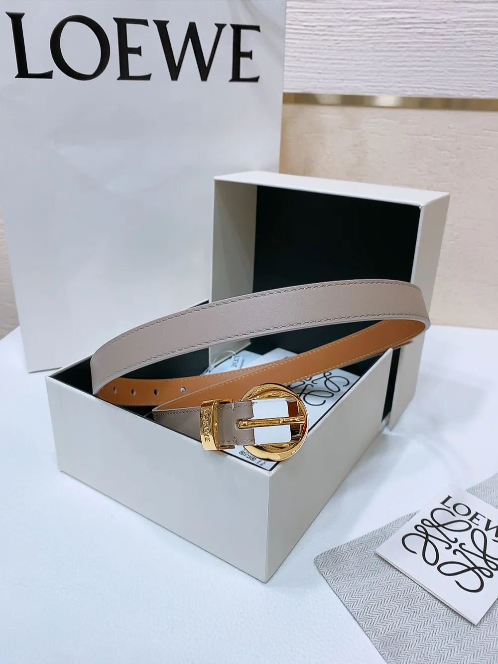 💰460💰Full package💰 💍Purchasing-grade LOEWE counter latest belt of the same style [Celebration][Celebration] Made of smooth cow leather narrow belt with Anagram Pebble pin buckle Excellent craftsmanship Personalized shape Exquisite material Width: 2.0cm