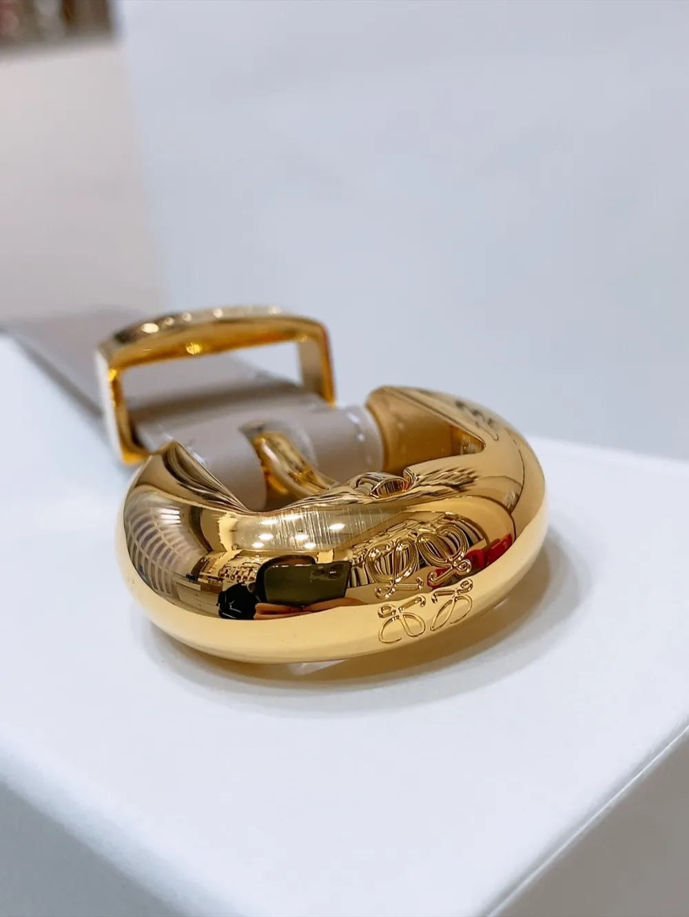 💰460💰Full package💰 💍Purchasing-grade LOEWE counter latest belt of the same style [Celebration][Celebration] Made of smooth cow leather narrow belt with Anagram Pebble pin buckle Excellent craftsmanship Personalized shape Exquisite material Width: 2.0cm