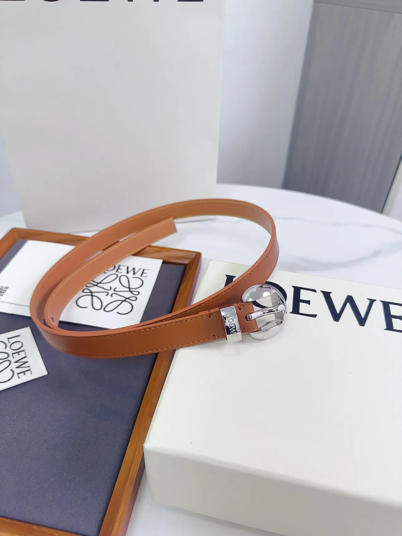 💰460💰Full package💰 💍Purchasing-grade LOEWE counter latest belt of the same style [Celebration][Celebration] Made of smooth cow leather narrow belt with Anagram Pebble pin buckle Excellent craftsmanship Personalized shape Exquisite material Width: 2.0cm
