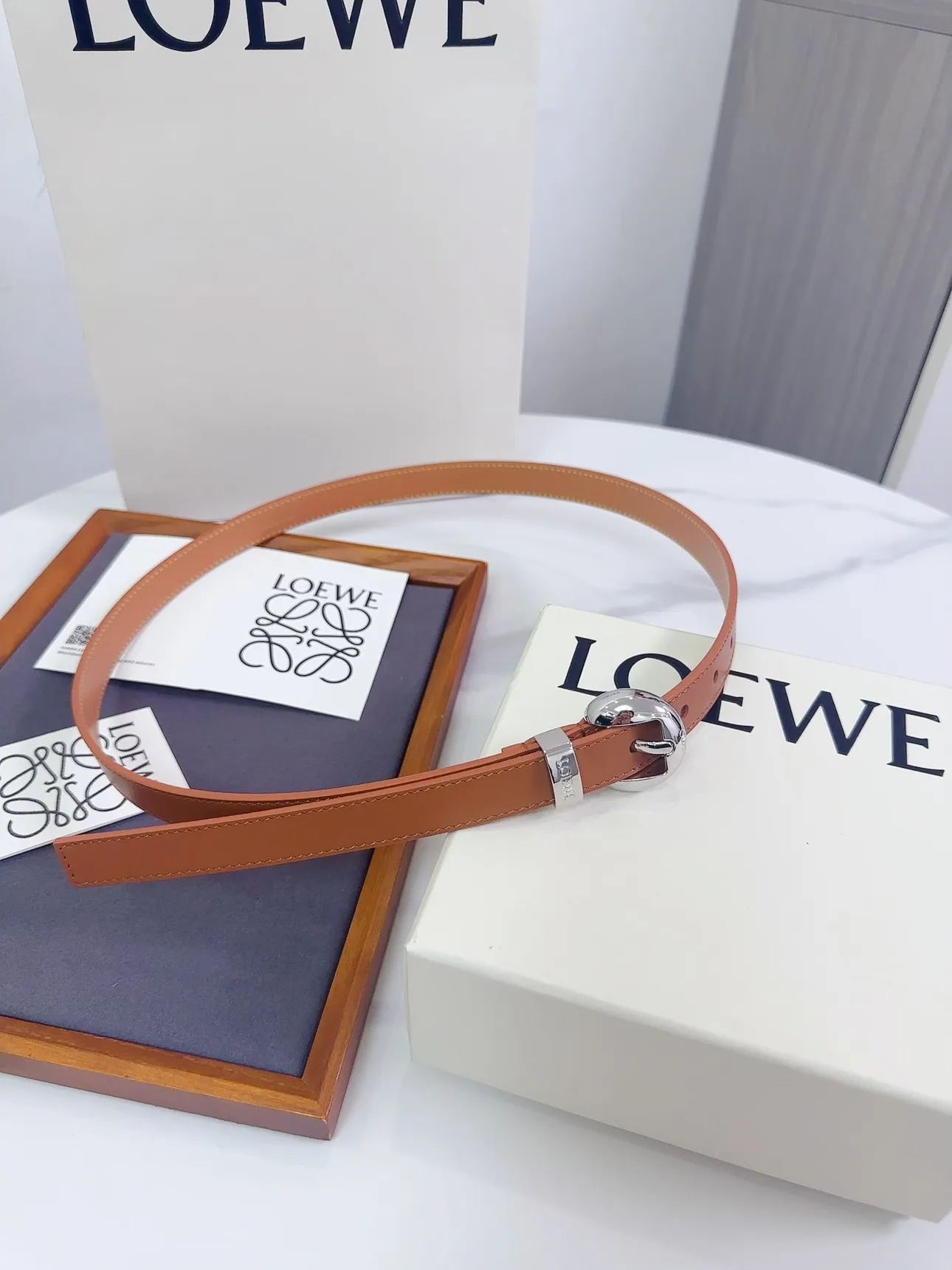 💰460💰Full package💰 💍Purchasing-grade LOEWE counter latest belt of the same style [Celebration][Celebration] Made of smooth cow leather narrow belt with Anagram Pebble pin buckle Excellent craftsmanship Personalized shape Exquisite material Width: 2.0cm