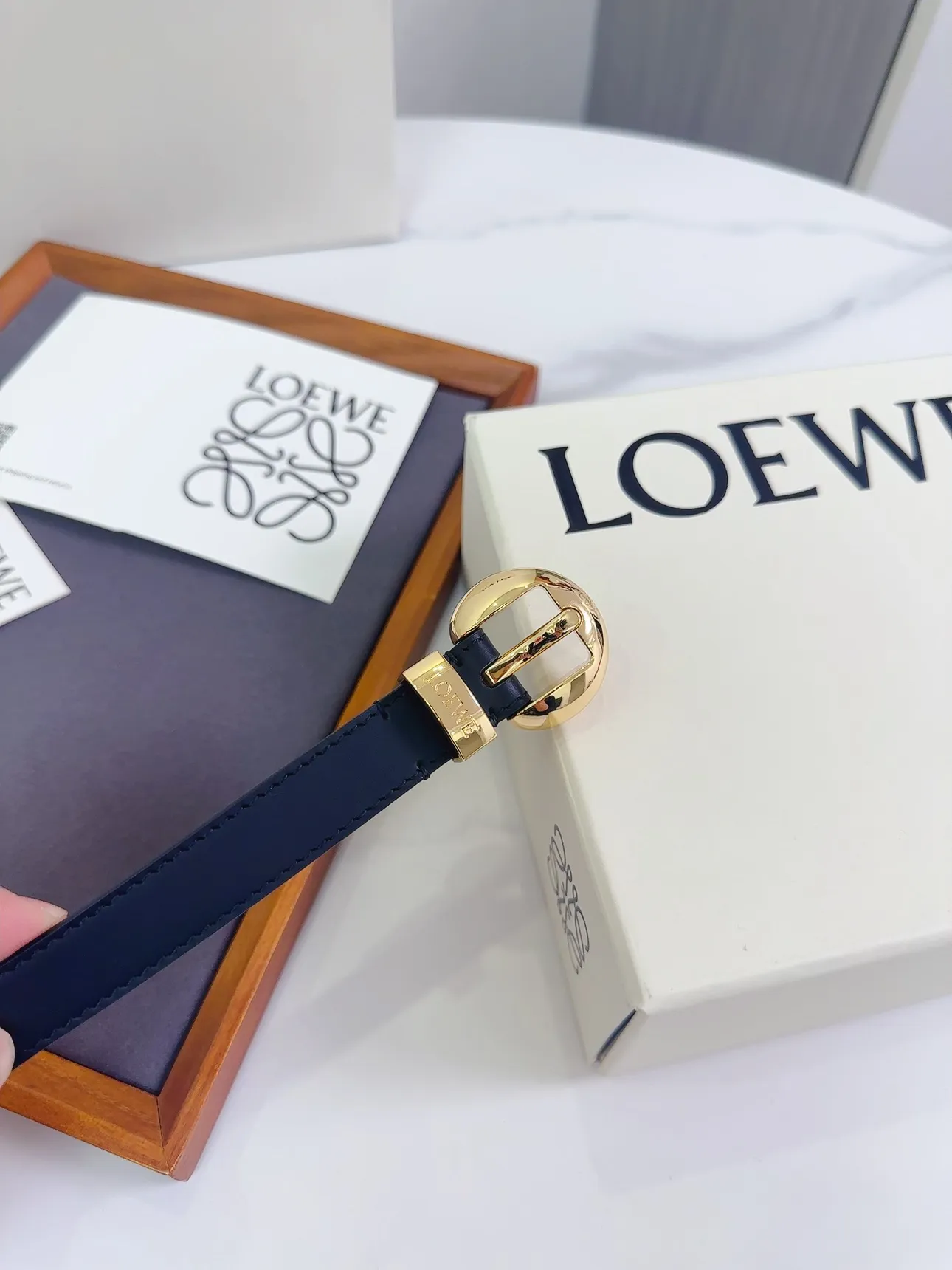 💰460💰Full package💰 💍Purchasing-grade LOEWE counter latest belt of the same style [Celebration][Celebration] Made of smooth cow leather narrow belt with Anagram Pebble pin buckle Excellent craftsmanship Personalized shape Exquisite material Width: 2.0cm