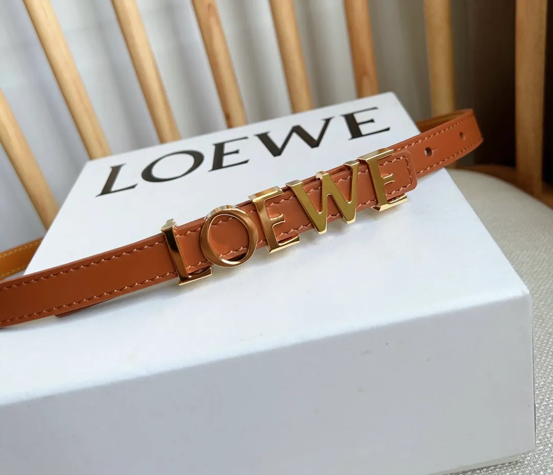 💰440💰Complete package💰 💍Purchasing-grade LOEWE counter latest belt of the same style [Celebration][Celebration] Made of smooth cow leather belt decorated with metal LOEWE belt buckle five-hole adjustment Excellent craftsmanship Personalized shape Exquisite material Width: 1.5cm
