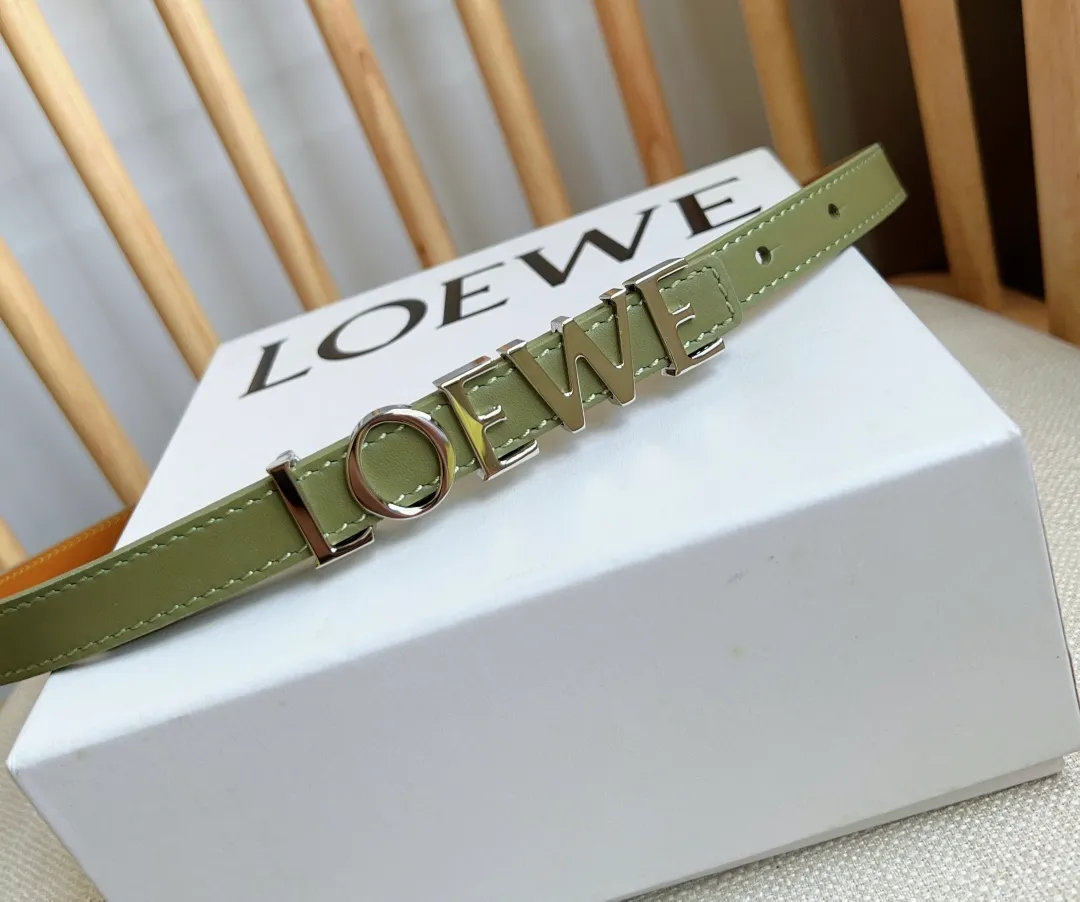 💰440💰Complete package💰 💍Purchasing-grade LOEWE counter latest belt of the same style [Celebration][Celebration] Made of smooth cow leather belt decorated with metal LOEWE belt buckle five-hole adjustment Excellent craftsmanship Personalized shape Exquisite material Width: 1.5cm