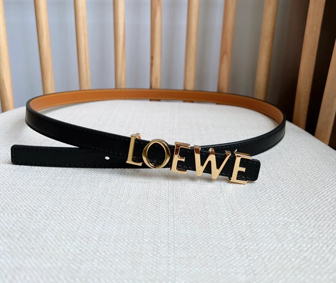 💰440💰Complete package💰 💍Purchasing-grade LOEWE counter latest belt of the same style [Celebration][Celebration] Made of smooth cow leather belt decorated with metal LOEWE belt buckle five-hole adjustment Excellent craftsmanship Personalized shape Exquisite material Width: 1.5cm