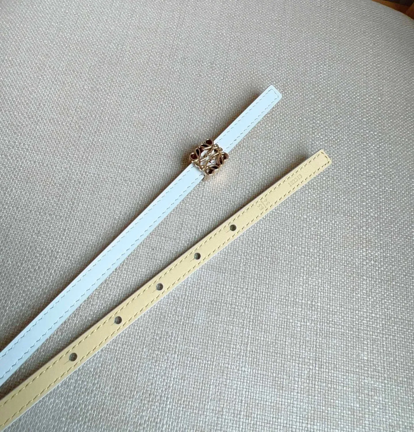 💰440💰Complete package💰 💍Purchasing-grade LOEWE counter's latest belt of the same style [Celebration][Celebration] Made of smooth cow leather double-sided belt, bright Anagram cube pin buckle, five-hole adjustment, excellent craftsmanship, personalized shape, exquisite material, width: 1.0cm