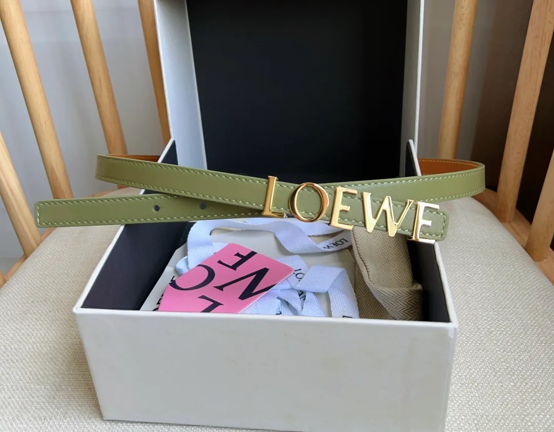 💰440💰Complete package💰 💍Purchasing-grade LOEWE counter latest belt of the same style [Celebration][Celebration] Made of smooth cow leather belt decorated with metal LOEWE belt buckle five-hole adjustment Excellent craftsmanship Personalized shape Exquisite material Width: 1.5cm