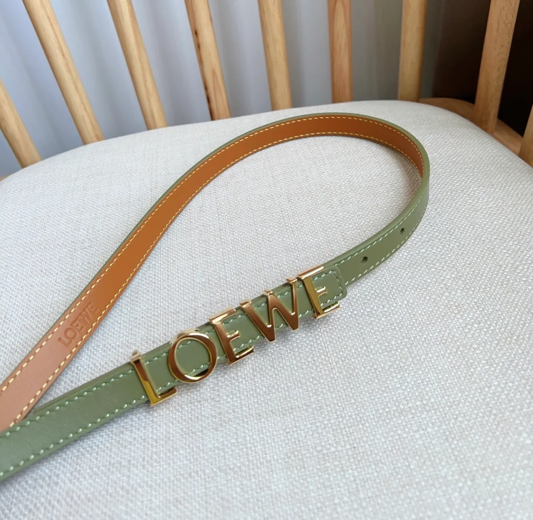 💰440💰Complete package💰 💍Purchasing-grade LOEWE counter latest belt of the same style [Celebration][Celebration] Made of smooth cow leather belt decorated with metal LOEWE belt buckle five-hole adjustment Excellent craftsmanship Personalized shape Exquisite material Width: 1.5cm