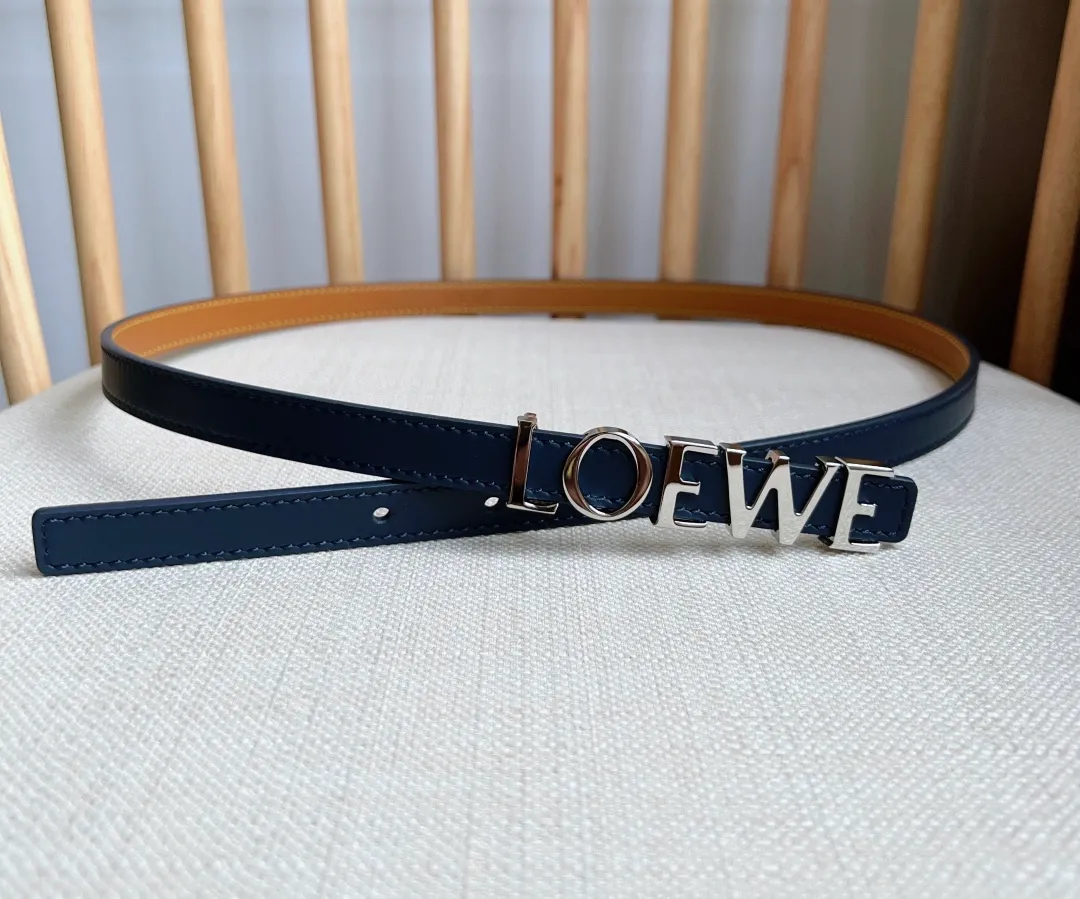 💰440💰Complete package💰 💍Purchasing-grade LOEWE counter latest belt of the same style [Celebration][Celebration] Made of smooth cow leather belt decorated with metal LOEWE belt buckle five-hole adjustment Excellent craftsmanship Personalized shape Exquisite material Width: 1.5cm