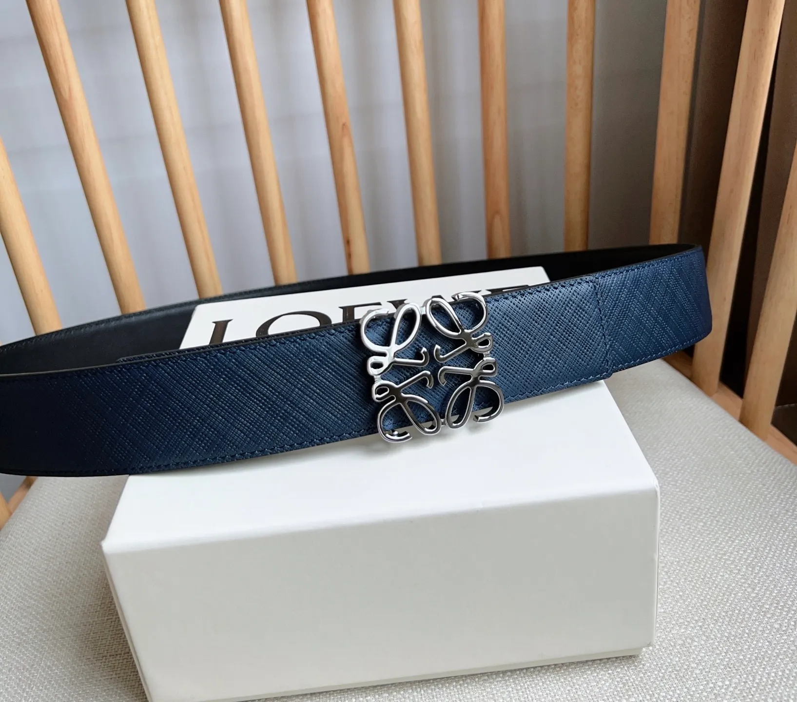 💰480💰Full package💰 💍Purchasing-grade LOEWE⚡️🌹The latest counter belt of the same style, double-sided first-layer cowhide⚡️🌹Simple shape and exquisite material quality, committed to creating fashionable products in different fields⚡️🌹Width: 4.0cm