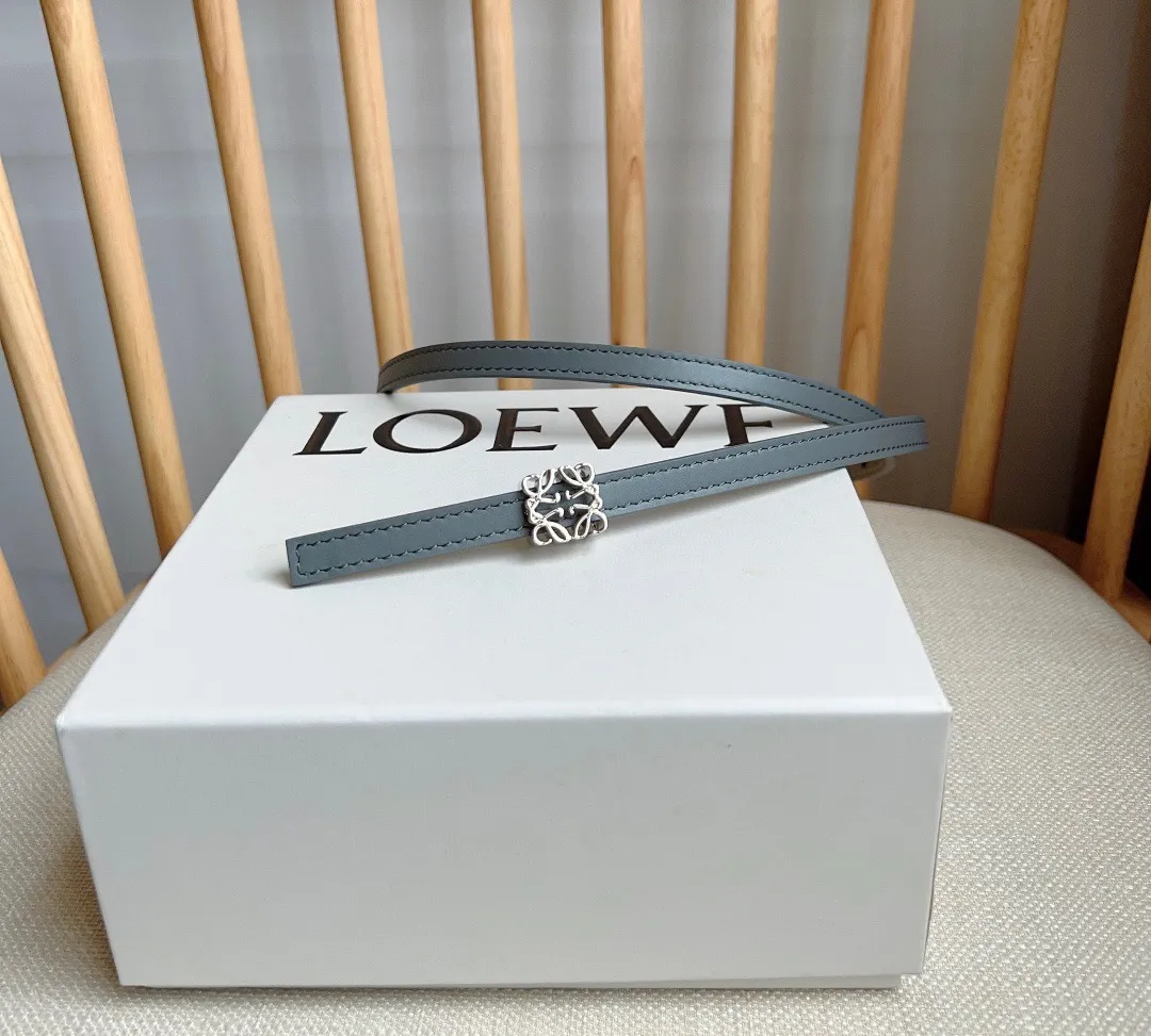 💰440💰Complete package💰 💍Purchasing-grade LOEWE counter's latest belt of the same style [Celebration][Celebration] Made of smooth cow leather double-sided belt, bright Anagram cube pin buckle, five-hole adjustment, excellent craftsmanship, personalized shape, exquisite material, width: 1.0cm