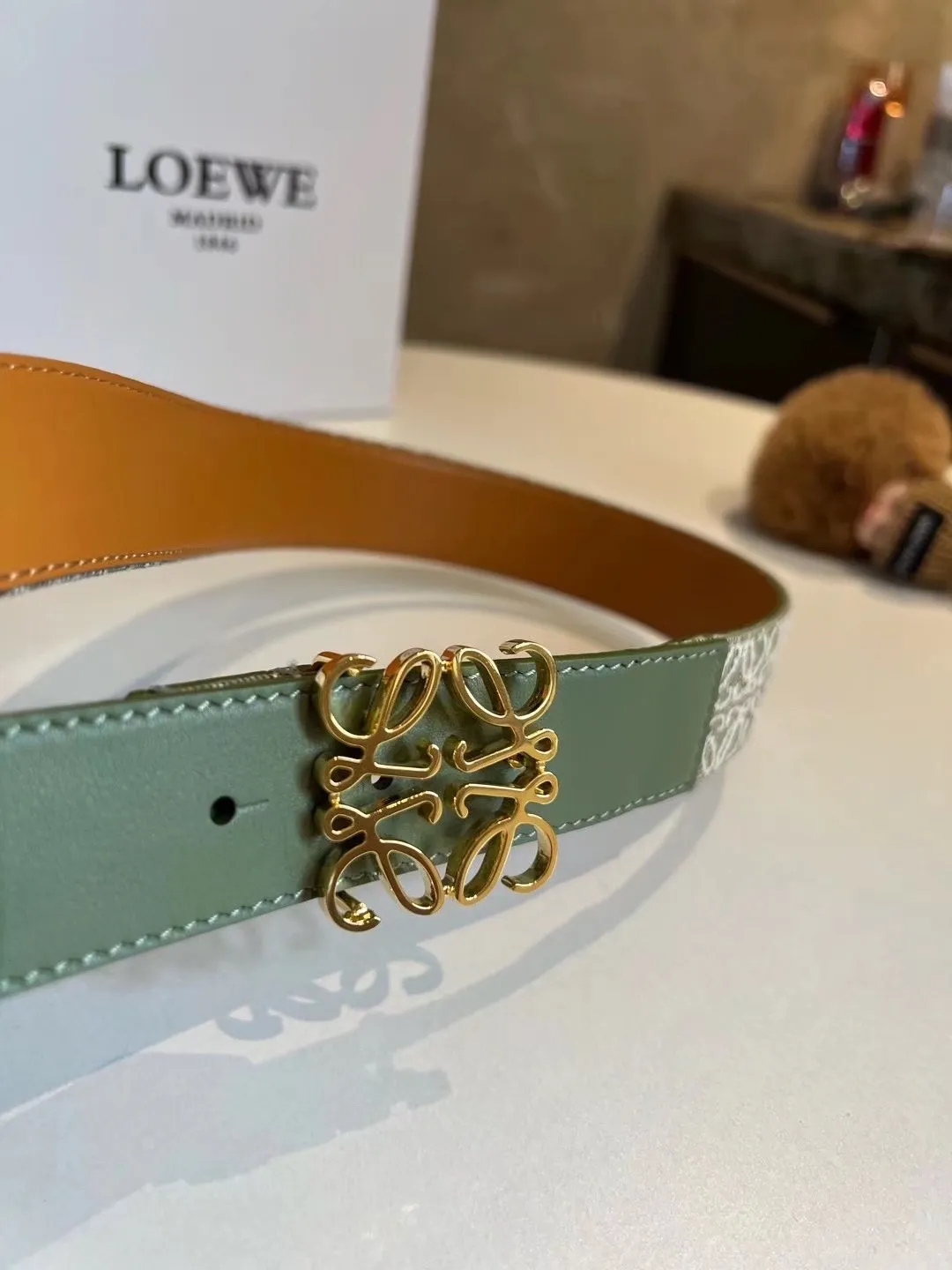 💰480💰Full package💰 💍Purchasing-grade belt recommendation—LOEVE's new logo jacquard women's belt. The jacquard fabric is woven with a unique process and has uneven texture and a strong three-dimensional effect. At the same time, the jacquard yarn requires excellent quality and a higher grade. 3.0cm.