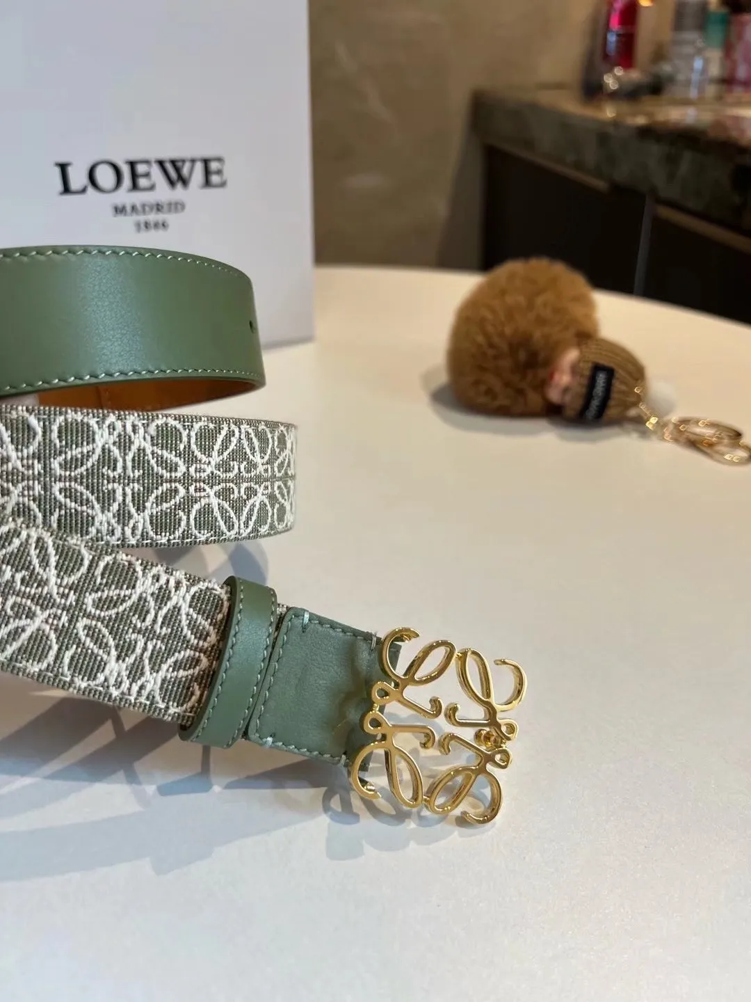 💰480💰Full package💰 💍Purchasing-grade belt recommendation—LOEVE's new logo jacquard women's belt. The jacquard fabric is woven with a unique process and has uneven texture and a strong three-dimensional effect. At the same time, the jacquard yarn requires excellent quality and a higher grade. 3.0cm.