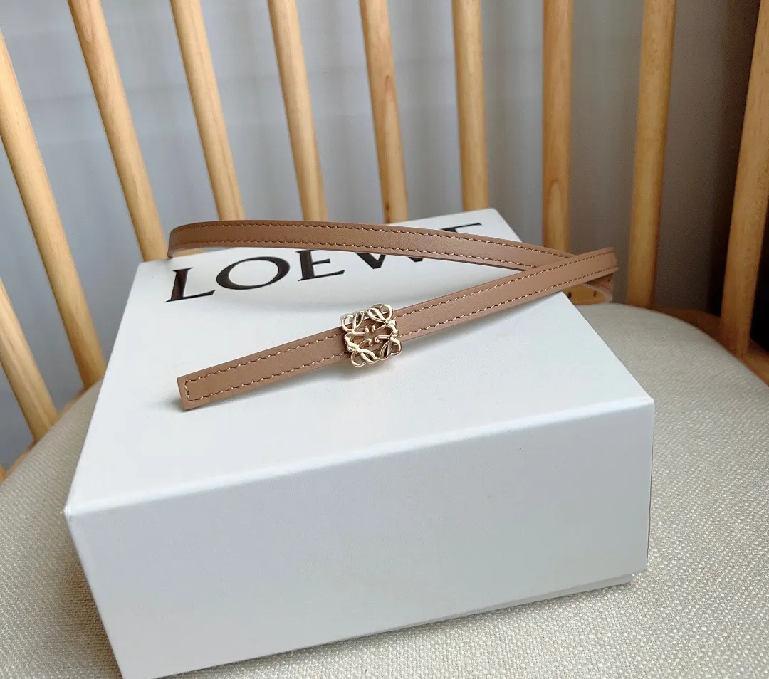 💰440💰Complete package💰 💍Purchasing-grade LOEWE counter's latest belt of the same style [Celebration][Celebration] Made of smooth cow leather double-sided belt, bright Anagram cube pin buckle, five-hole adjustment, excellent craftsmanship, personalized shape, exquisite material, width: 1.0cm