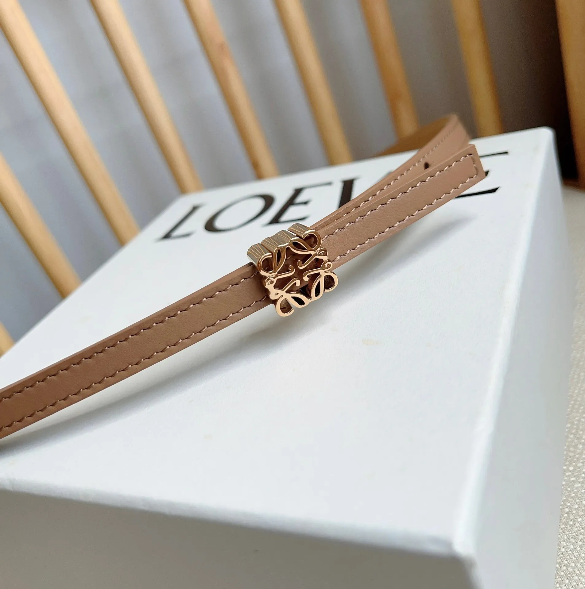 💰440💰Complete package💰 💍Purchasing-grade LOEWE counter's latest belt of the same style [Celebration][Celebration] Made of smooth cow leather double-sided belt, bright Anagram cube pin buckle, five-hole adjustment, excellent craftsmanship, personalized shape, exquisite material, width: 1.0cm