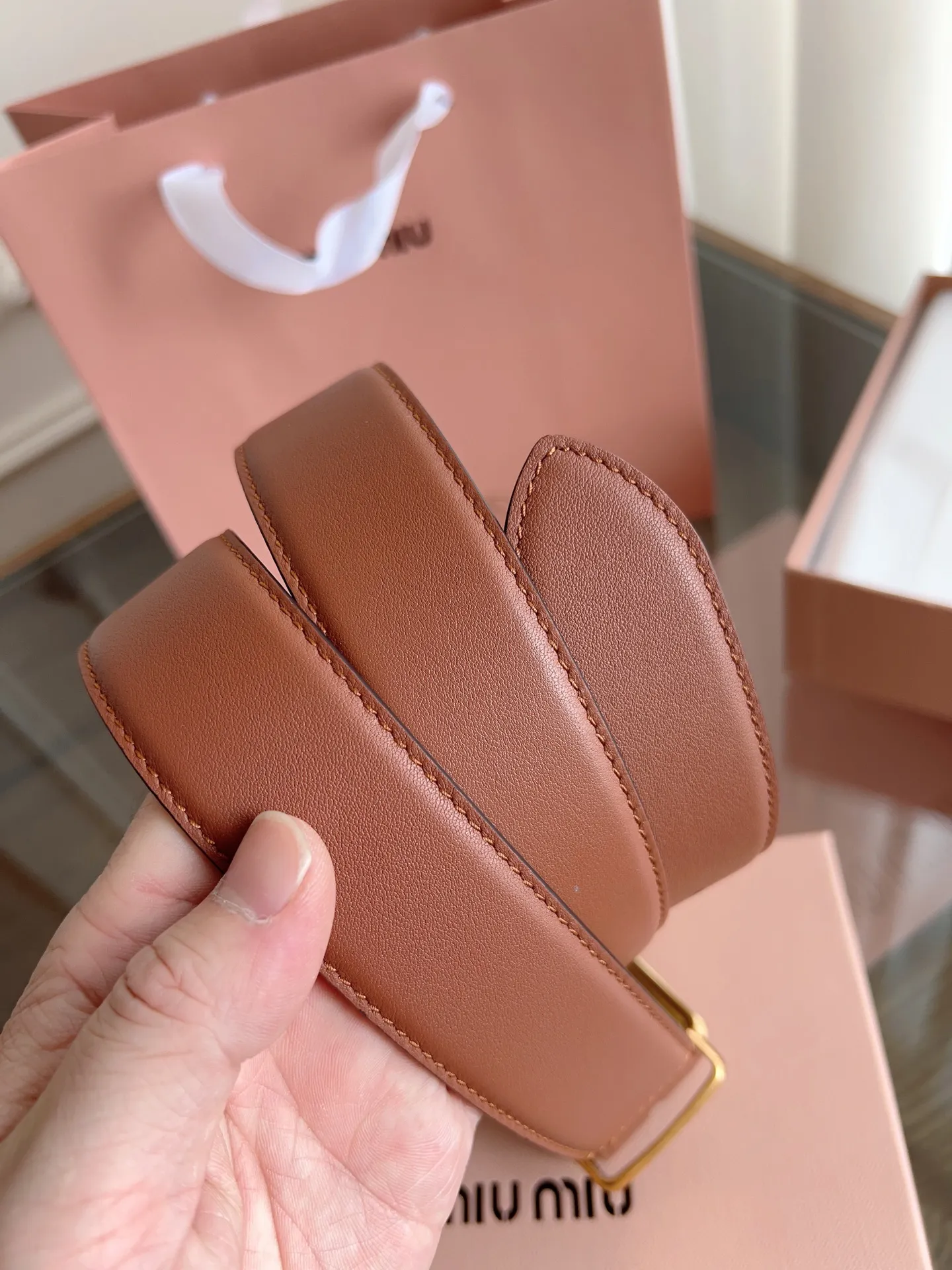 💰460💰Full package💰 💍Purchase level MiuMiu⚡️🌹Width 3.5cm No. 5CC536⚡️🌹Double-sided first-layer calfskin material, soft and comfortable leather⚡️🌹Original steel stamped logo on the back. Fine workmanship, with pure copper buckle (bronze, gold, silver)
