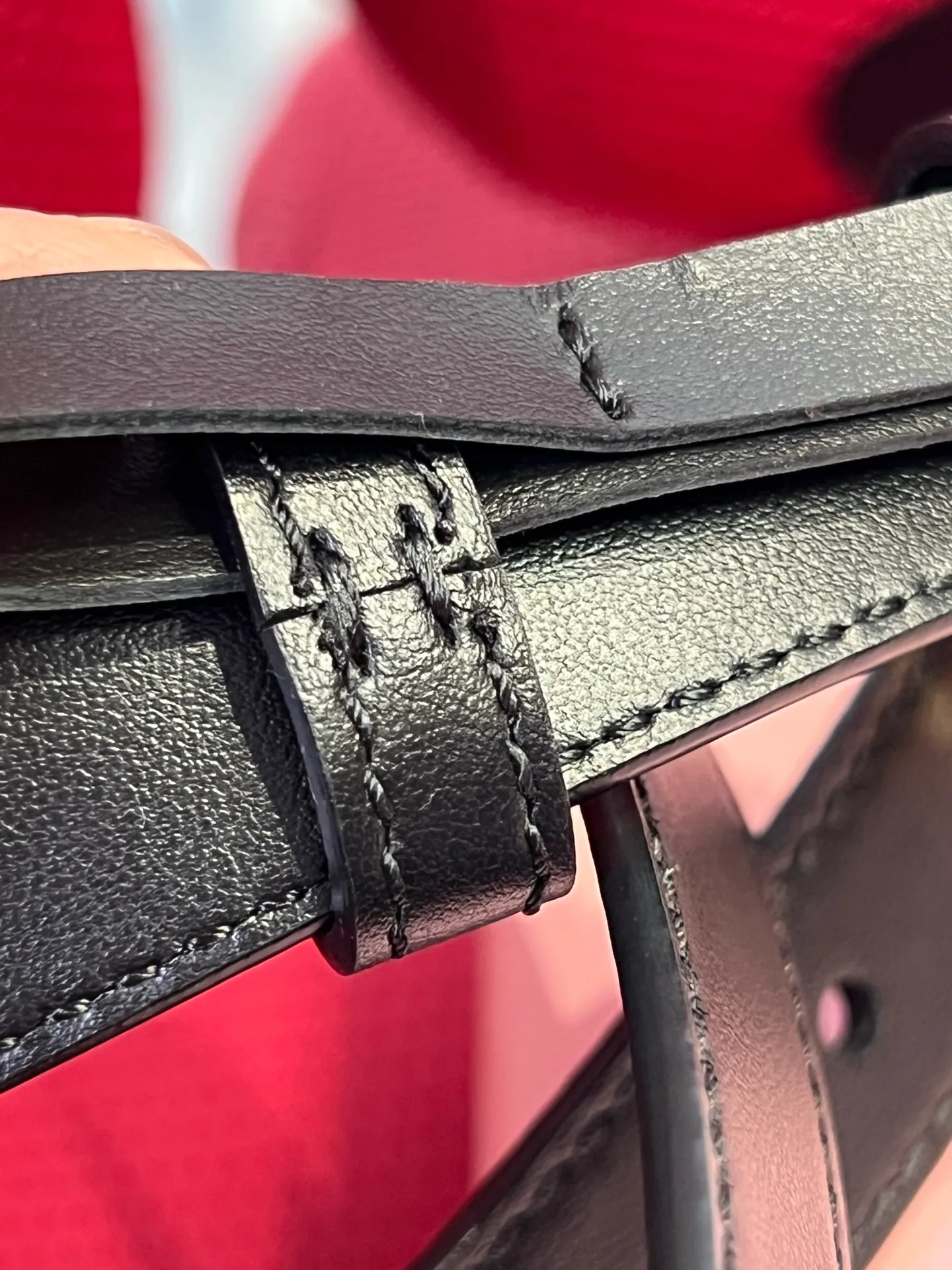 💰460💰Full package💰 💍Purchase level New model from Miumiu miumiu counter⚡️🌹This leather belt is ideal for enhancing your chic style. The eye-catching signature logo adorns the buckle, creating a sophisticated contrasting color and texture effect⚡️🌹Metal logo buckle Buckle with eye-catching logo⚡️🌹Height: 2cm