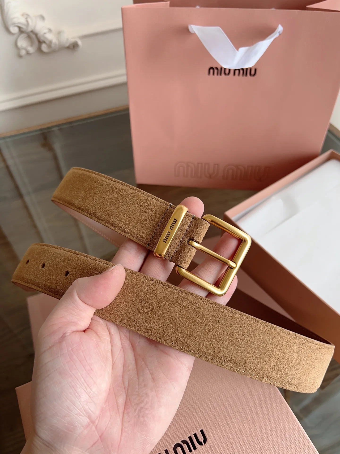 💰460💰Full package💰 💍Purchase level MiuMiu⚡️🌹Width 3.5cm No. 5CC536⚡️🌹Double-sided first-layer suede calfskin material, soft and comfortable leather⚡️🌹Original steel stamped logo on the back. Fine workmanship, with pure copper buckle (bronze, gold, silver)