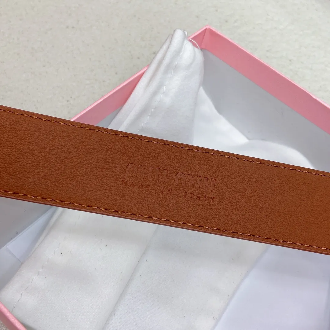 💰460💰Full package💰 💍Purchasing agent level Miumiu⚡️🌹New model, belt width 3.5cm, suede calfskin material pure copper metal buckle, minimalist style, design enhances style.