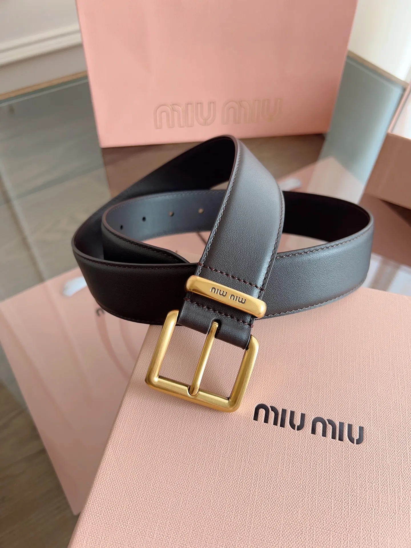 💰460💰Full package💰 💍Purchase level MiuMiu⚡️🌹Width 3.5cm No. 5CC536⚡️🌹Double-sided first-layer calfskin material, soft and comfortable leather⚡️🌹Original steel stamped logo on the back. Fine workmanship, with pure copper buckle (bronze, gold, silver)