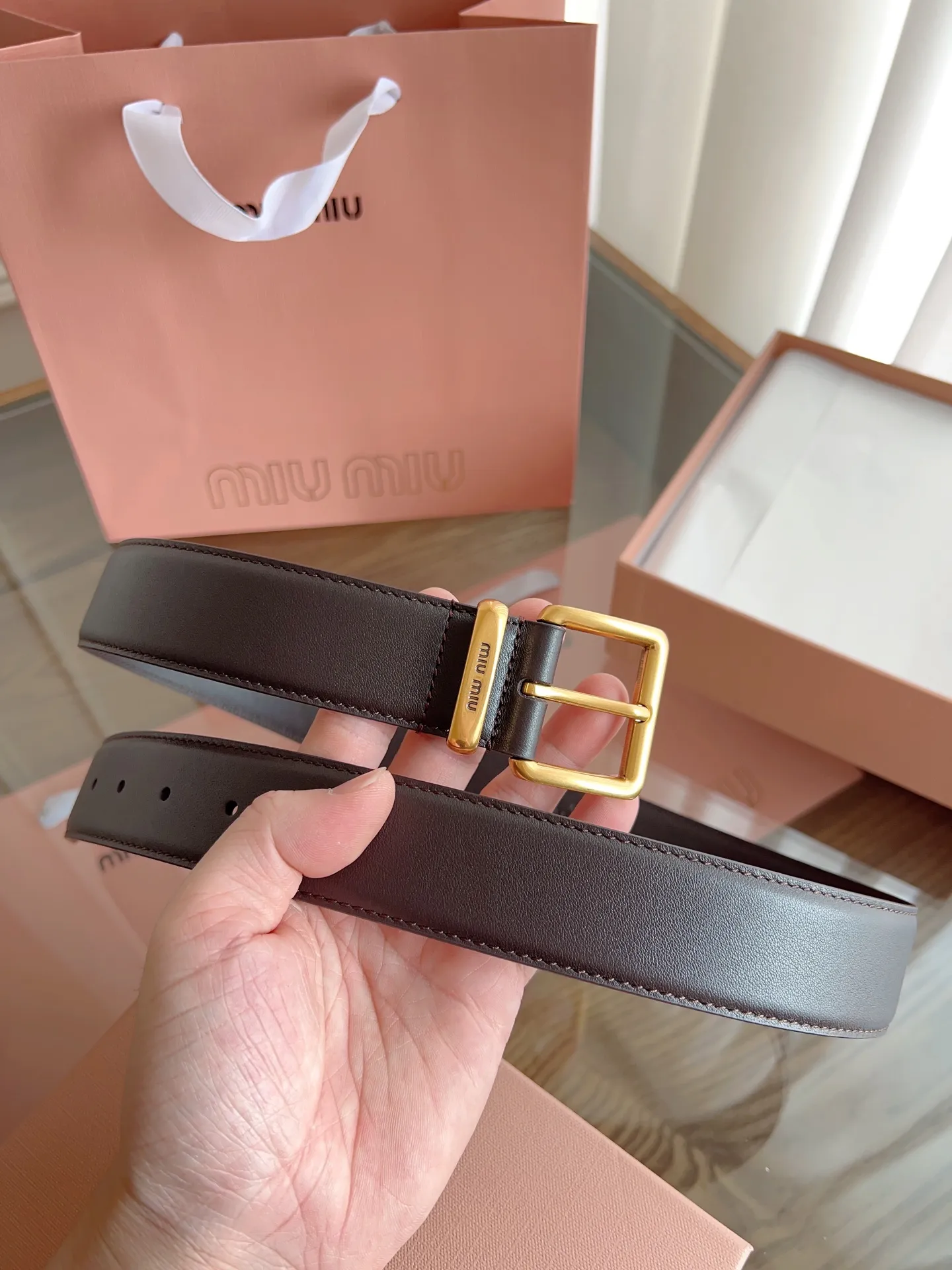 💰460💰Full package💰 💍Purchase level MiuMiu⚡️🌹Width 3.5cm No. 5CC536⚡️🌹Double-sided first-layer calfskin material, soft and comfortable leather⚡️🌹Original steel stamped logo on the back. Fine workmanship, with pure copper buckle (bronze, gold, silver)