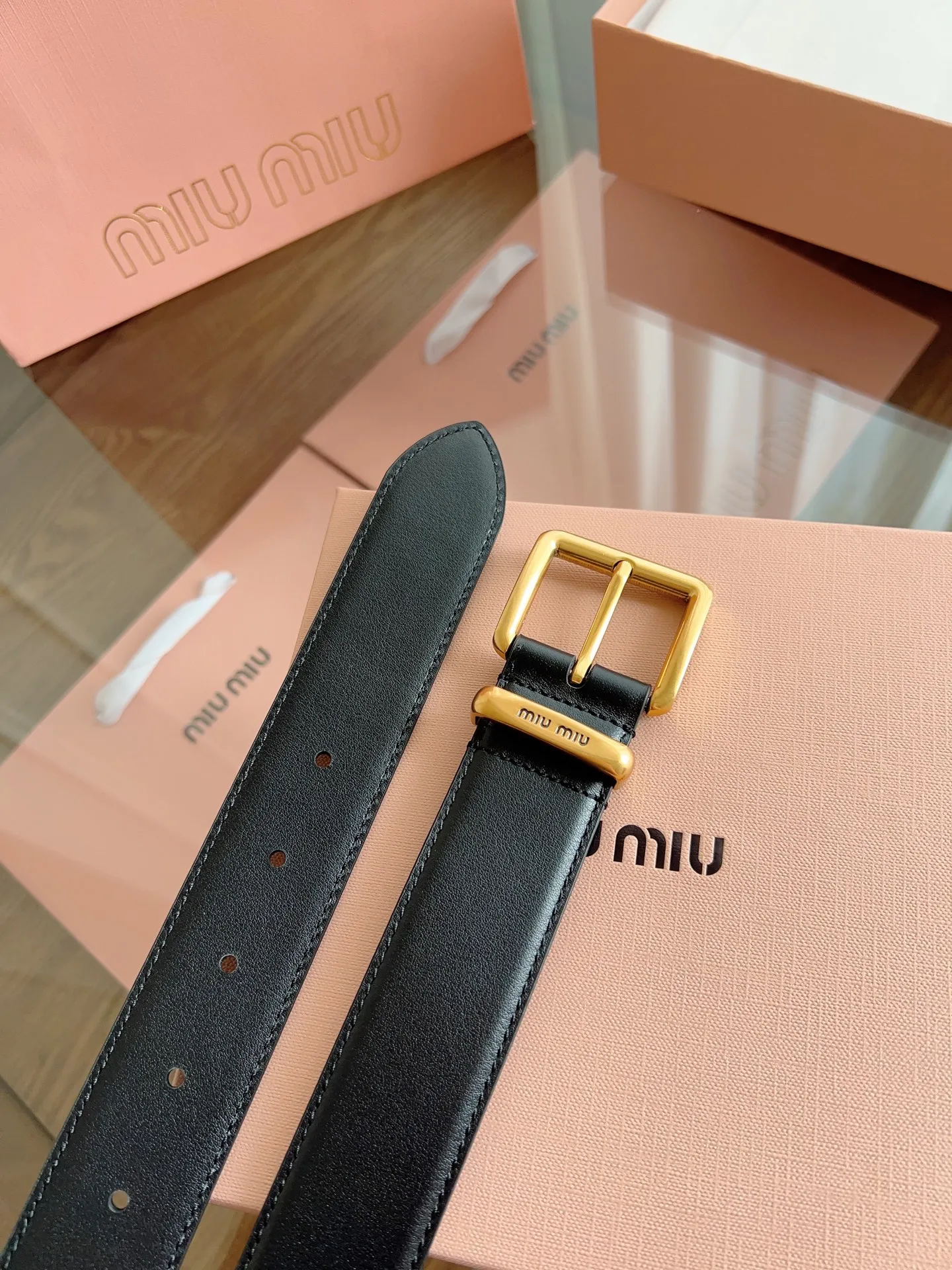 💰460💰Full package💰 💍Purchase level MiuMiu⚡️🌹Width 3.5cm No. 5CC536⚡️🌹Double-sided first-layer calfskin material, soft and comfortable leather⚡️🌹Original steel stamped logo on the back. Fine workmanship, with pure copper buckle (bronze, gold, silver)