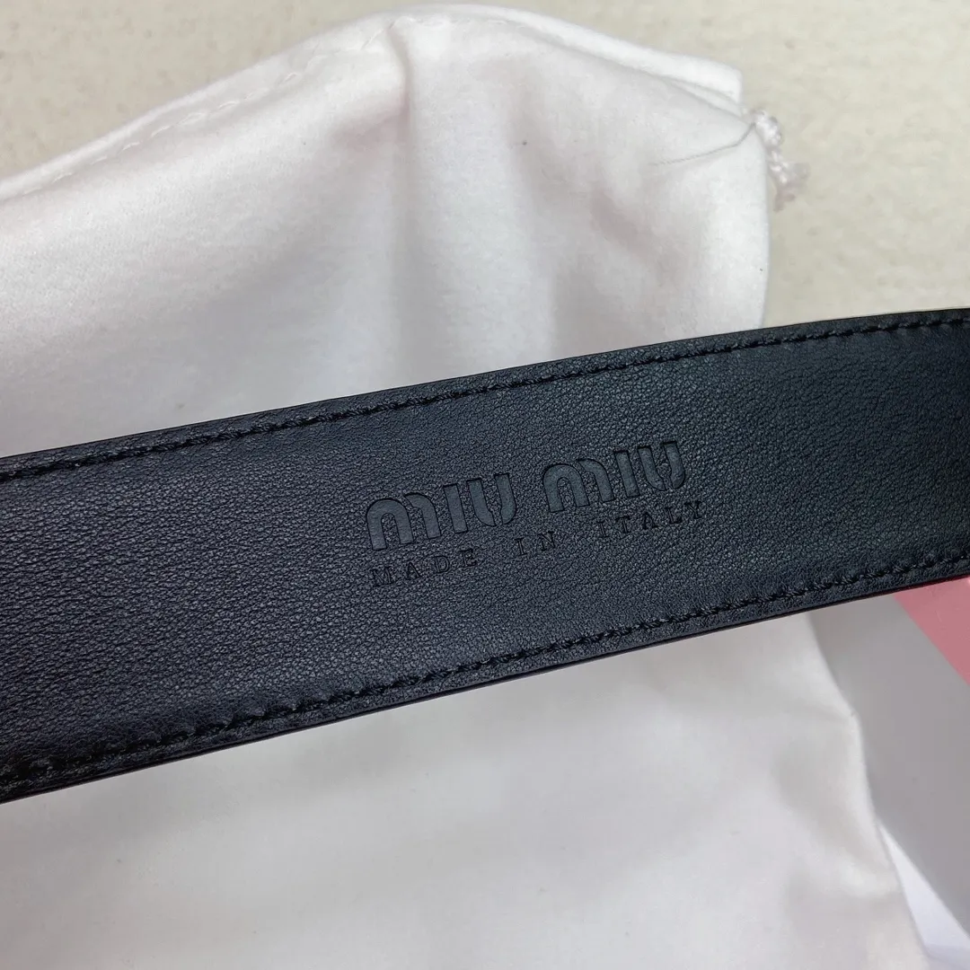 💰460💰Full package💰 💍Purchasing agent level Miumiu⚡️🌹New model, belt width 3.5cm, suede calfskin material pure copper metal buckle, minimalist style, design enhances style.
