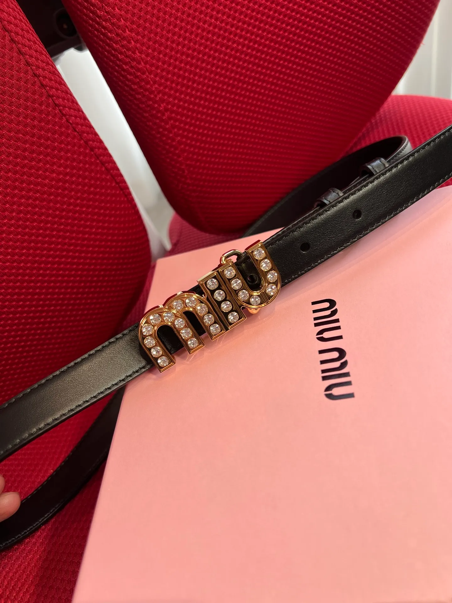 💰460💰Full package💰 💍Purchase level New model from Miumiu miumiu counter⚡️🌹This leather belt is ideal for enhancing your chic style. The eye-catching signature logo adorns the buckle, creating a sophisticated contrasting color and texture effect⚡️🌹Metal logo buckle Buckle with eye-catching logo⚡️🌹Height: 2cm