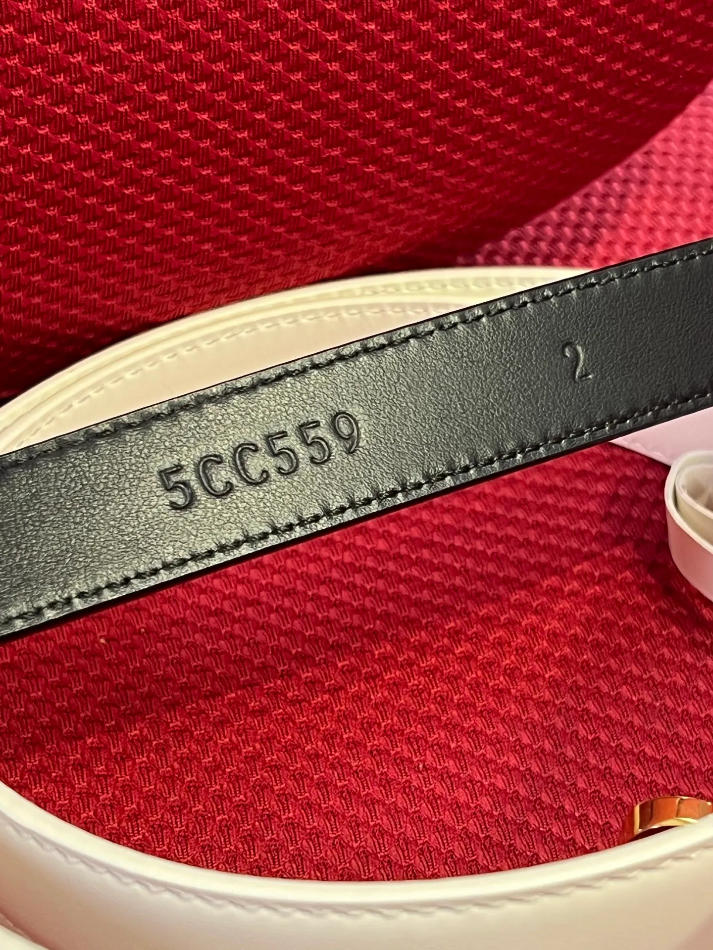 💰460💰Full package💰 💍Purchase level New model from Miumiu miumiu counter⚡️🌹This leather belt is ideal for enhancing your chic style. The eye-catching signature logo adorns the buckle, creating a sophisticated contrasting color and texture effect⚡️🌹Metal logo buckle Buckle with eye-catching logo⚡️🌹Height: 2cm