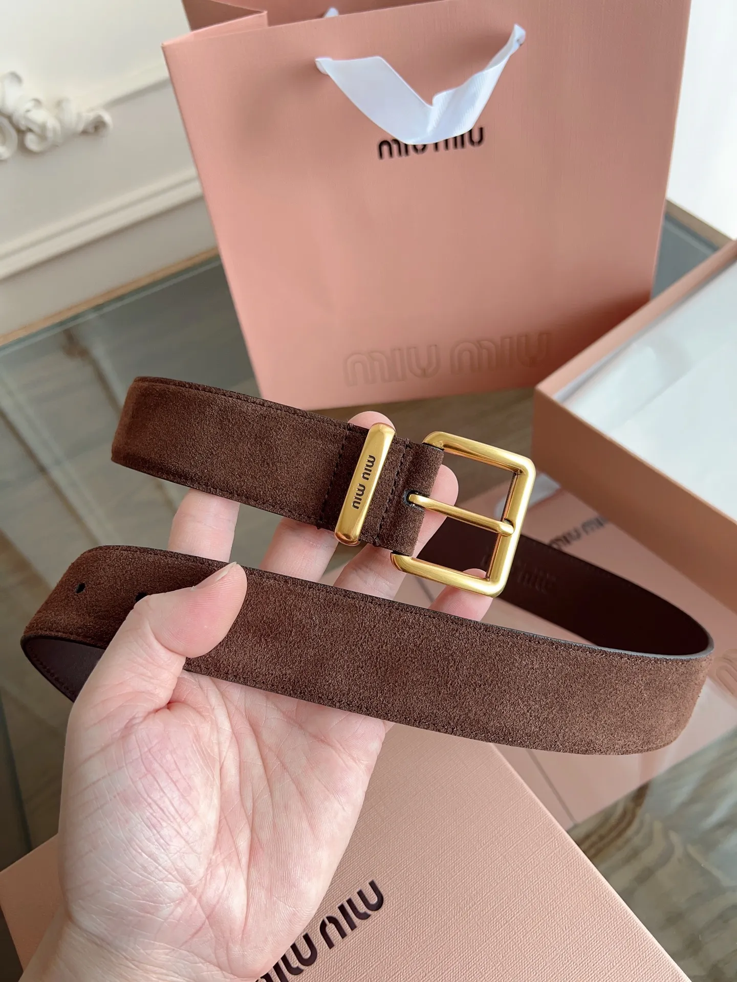💰460💰Full package💰 💍Purchase level MiuMiu⚡️🌹Width 3.5cm No. 5CC536⚡️🌹Double-sided first-layer suede calfskin material, soft and comfortable leather⚡️🌹Original steel stamped logo on the back. Fine workmanship, with pure copper buckle (bronze, gold, silver)