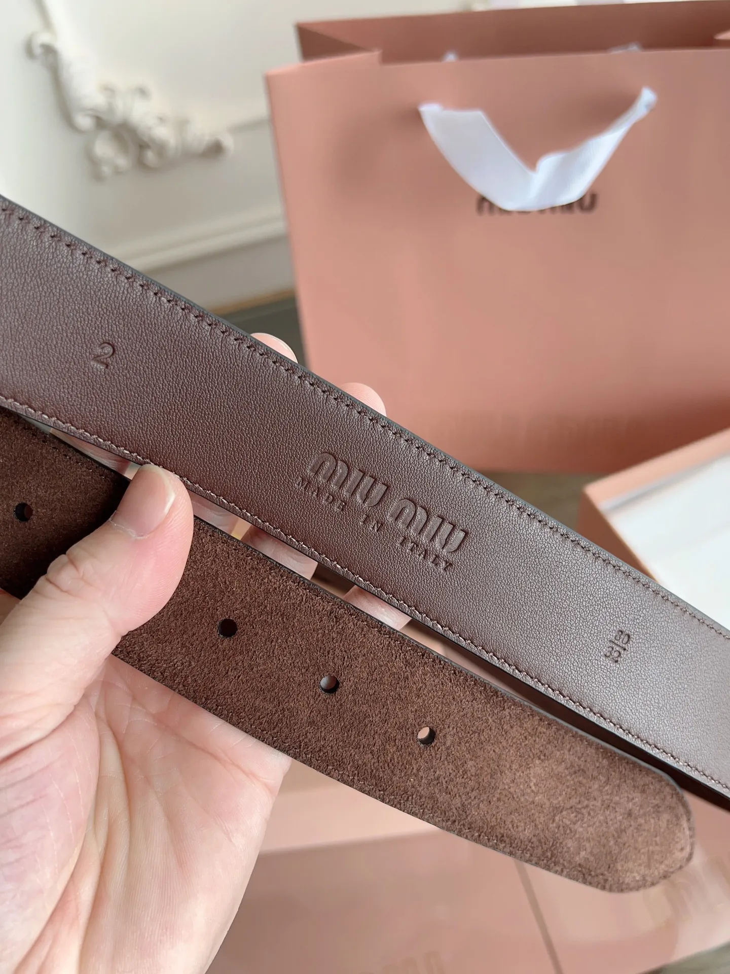 💰460💰Full package💰 💍Purchase level MiuMiu⚡️🌹Width 3.5cm No. 5CC536⚡️🌹Double-sided first-layer suede calfskin material, soft and comfortable leather⚡️🌹Original steel stamped logo on the back. Fine workmanship, with pure copper buckle (bronze, gold, silver)
