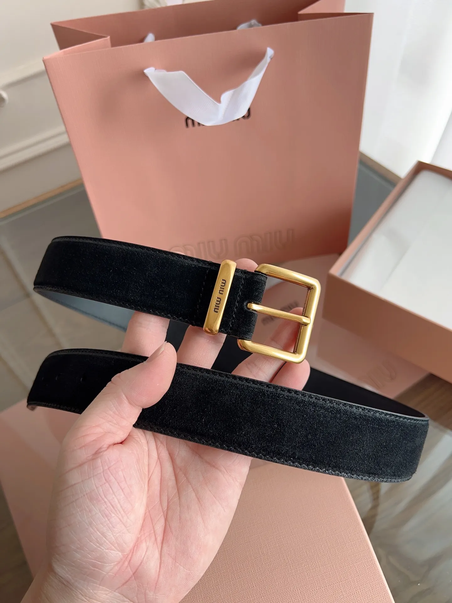 💰460💰Full package💰 💍Purchase level MiuMiu⚡️🌹Width 3.5cm No. 5CC536⚡️🌹Double-sided first-layer suede calfskin material, soft and comfortable leather⚡️🌹Original steel stamped logo on the back. Fine workmanship, with pure copper buckle (bronze, gold, silver)