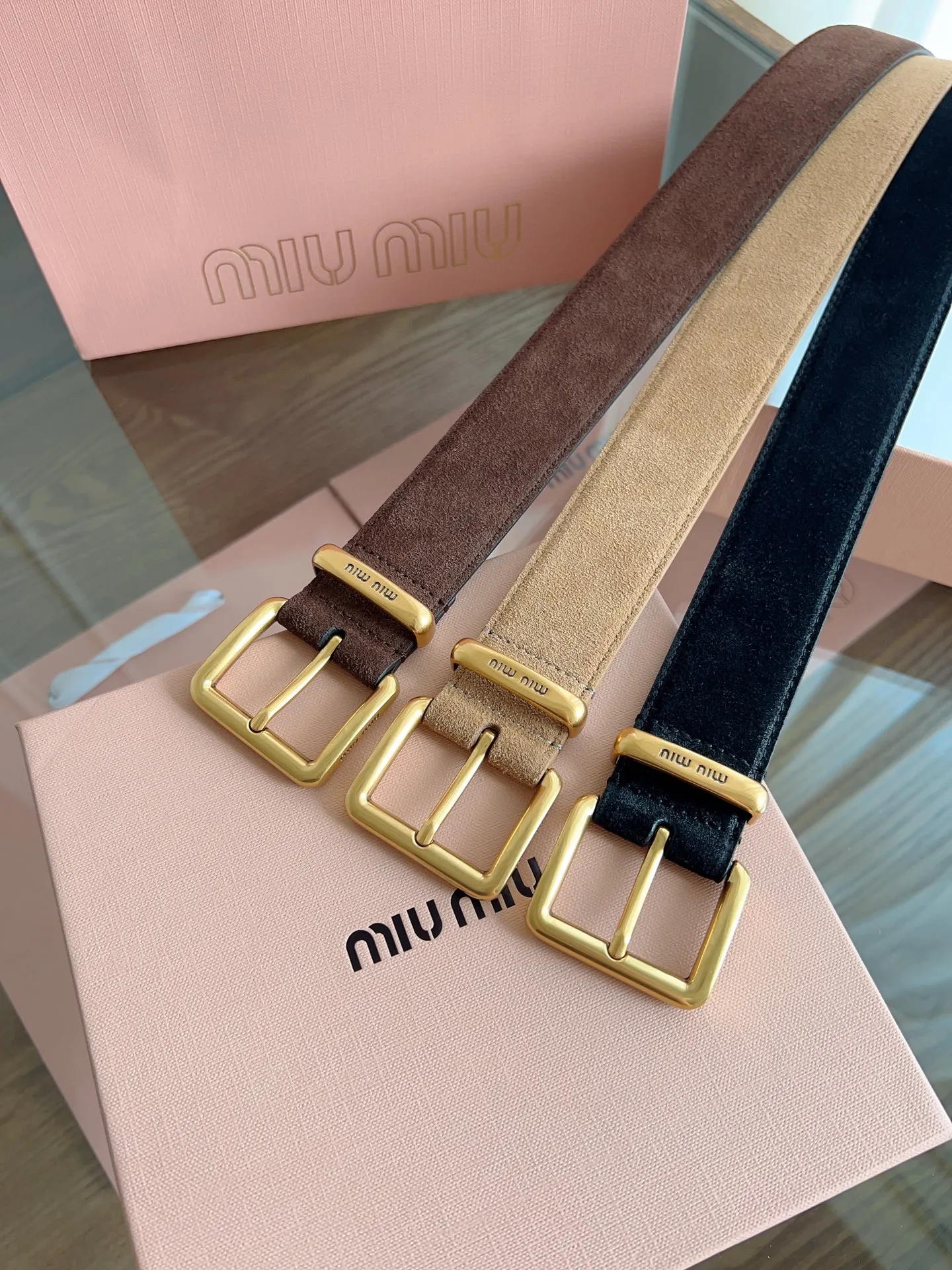 💰460💰Full package💰 💍Purchase level MiuMiu⚡️🌹Width 3.5cm No. 5CC536⚡️🌹Double-sided first-layer suede calfskin material, soft and comfortable leather⚡️🌹Original steel stamped logo on the back. Fine workmanship, with pure copper buckle (bronze, gold, silver)