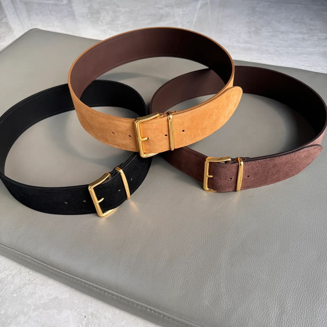💰560💰Authentic packaging💰 💍Purchase grade Miu Miu 24 metal buckle. The belt loop is decorated with laser engraved logo. This leather belt has a simple and elegant design. The belt ring has the Miu Miu logo. Imported cowhide belt 6.0cm