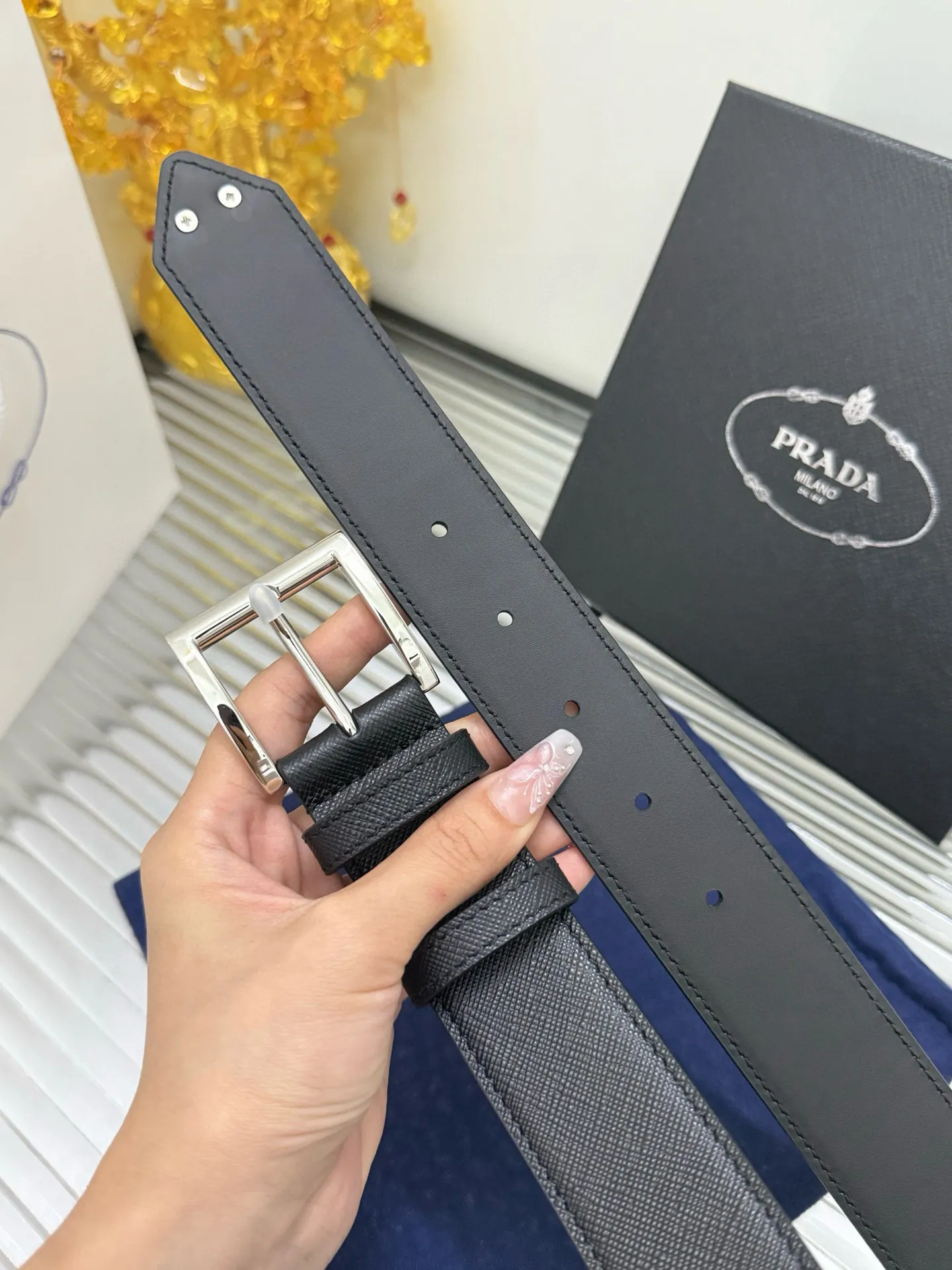 ✅Width: 𝟑.𝟱𝗰𝗺 ❑ PRADA « Comes with a full set 🛍 Original packaging at the counter » Pin buckle series Official website synchronized work details 🤏Original imported calfskin palm print + high-quality pure copper hardware buckle Counter-mold stamp P480