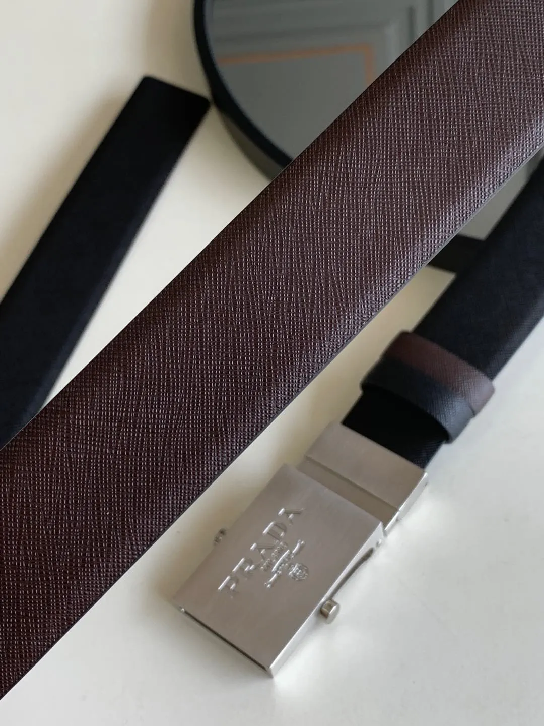 💰480💰Full package💰 💍Purchase level Prada official website synchronization, new Prada Saffiano leather double-sided black cross pattern new plate buckle, belt width 3.4 cm buckle with engraved nameplate💓💓💓
