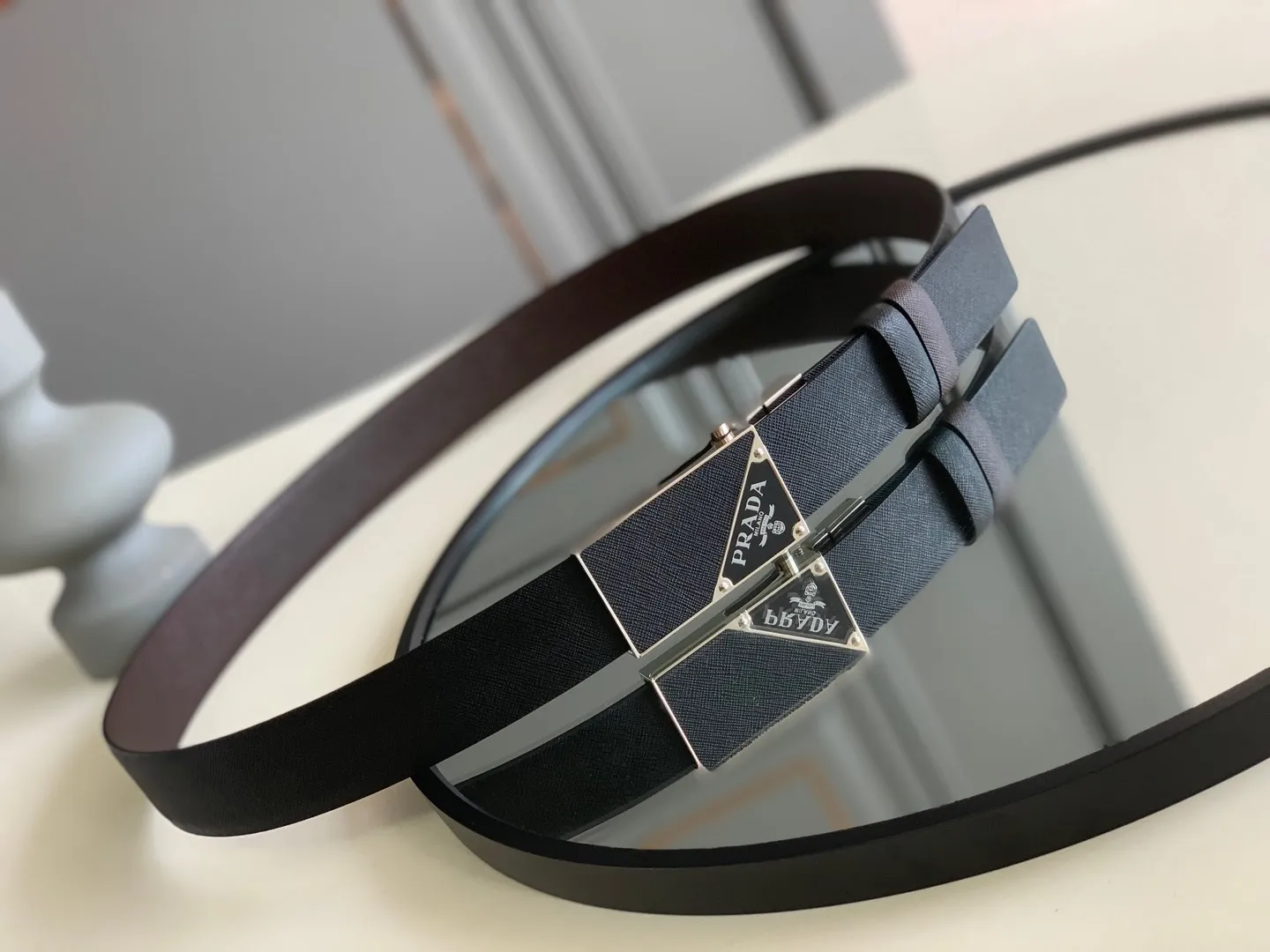 💰480💰Full package💰 💍Purchase level Prada official website synchronization, new Prada Saffiano leather double-sided black cross pattern new plate buckle, belt width 3.4 cm buckle with engraved nameplate💓💓💓