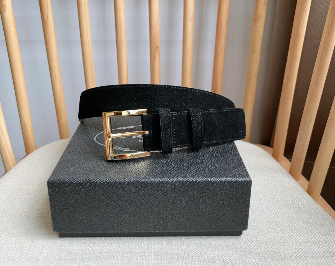 💰480💰Full package💰 💍Purchase-grade PRADA (Prada) ⚡️🌹The latest model at the counter. This suede leather belt has a simple yet exquisite style. The end is eye-catchingly decorated with an enamel triangular metal logo⚡️🌹It is the brand's iconic material. Unisex Width 3.5cm