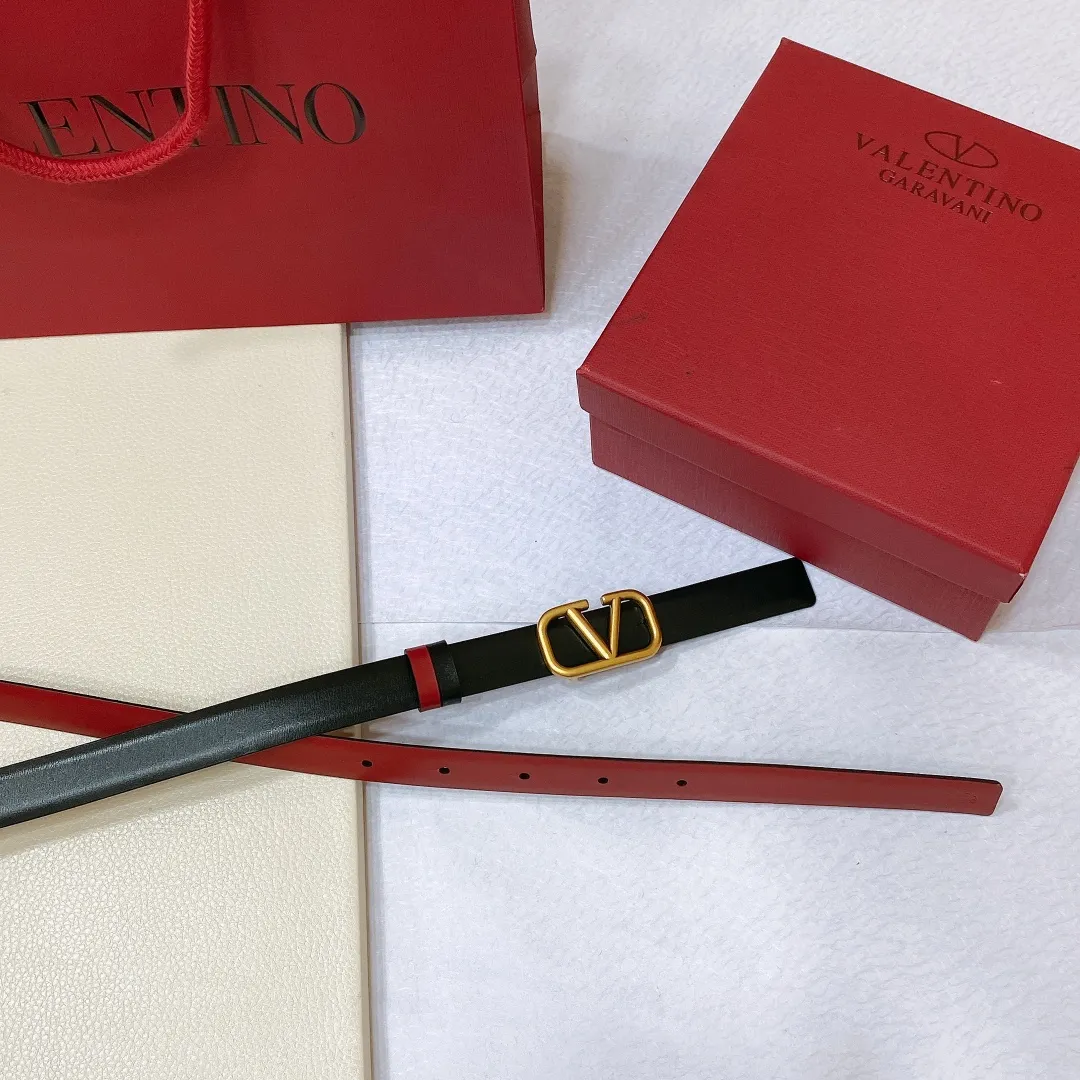 💰440💰Full package💰 💍Purchase level Valentino VALENTINO GARAVANI VLOGO SIGNATURE Reversible Brass classic buckle Glossy calfskin belt -VLOGO SIGNATURE buckle, -Glossy calfskin material Horizontal stripe belt -Width: 2.0cm