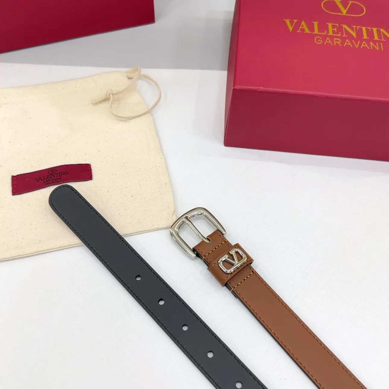 💰480💰Full package💰 💍Purchasing-grade Valentino belt ⚡️2.5cm ⚡️Double-sided first-layer cowhide ⚡️Length: .75.80.85.9095.100 Euro, copper hardware pin buckle original mold opening and customization to celebrate][Celebration][Celebration]