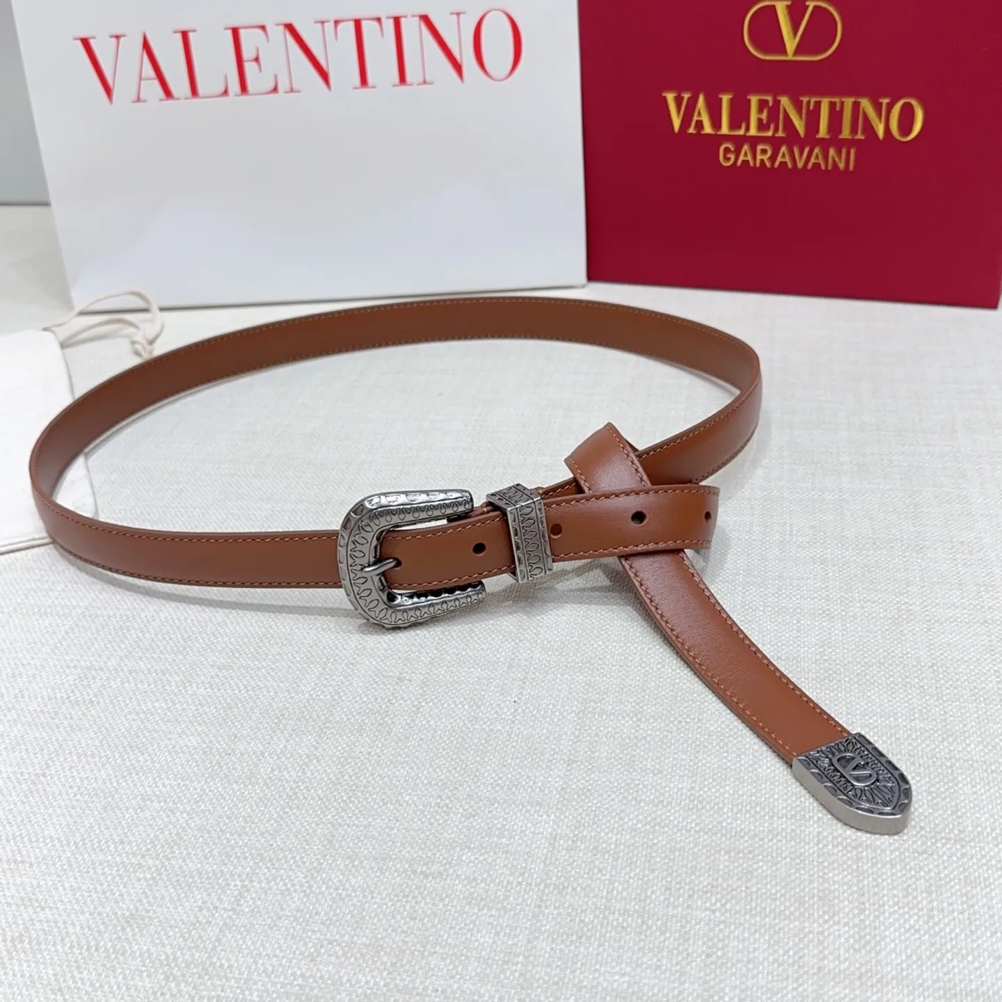 💰460💰Full package💰 💍Purchasing-grade Valentino belt⚡️🌹Width 2.0cm, double-sided first-layer cowhide, length: 75.80.85.90.95.100.Europe, copper five-pin drill buckle mold customization