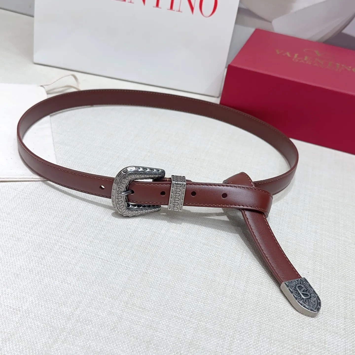 💰460💰Full package💰 💍Purchasing-grade Valentino belt⚡️🌹Width 2.0cm, double-sided first-layer cowhide, length: 75.80.85.90.95.100.Europe, copper five-pin drill buckle mold customization
