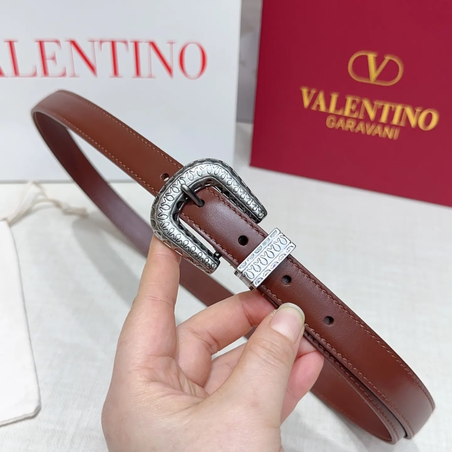 💰460💰Full package💰 💍Purchasing-grade Valentino belt⚡️🌹Width 2.0cm, double-sided first-layer cowhide, length: 75.80.85.90.95.100.Europe, copper five-pin drill buckle mold customization