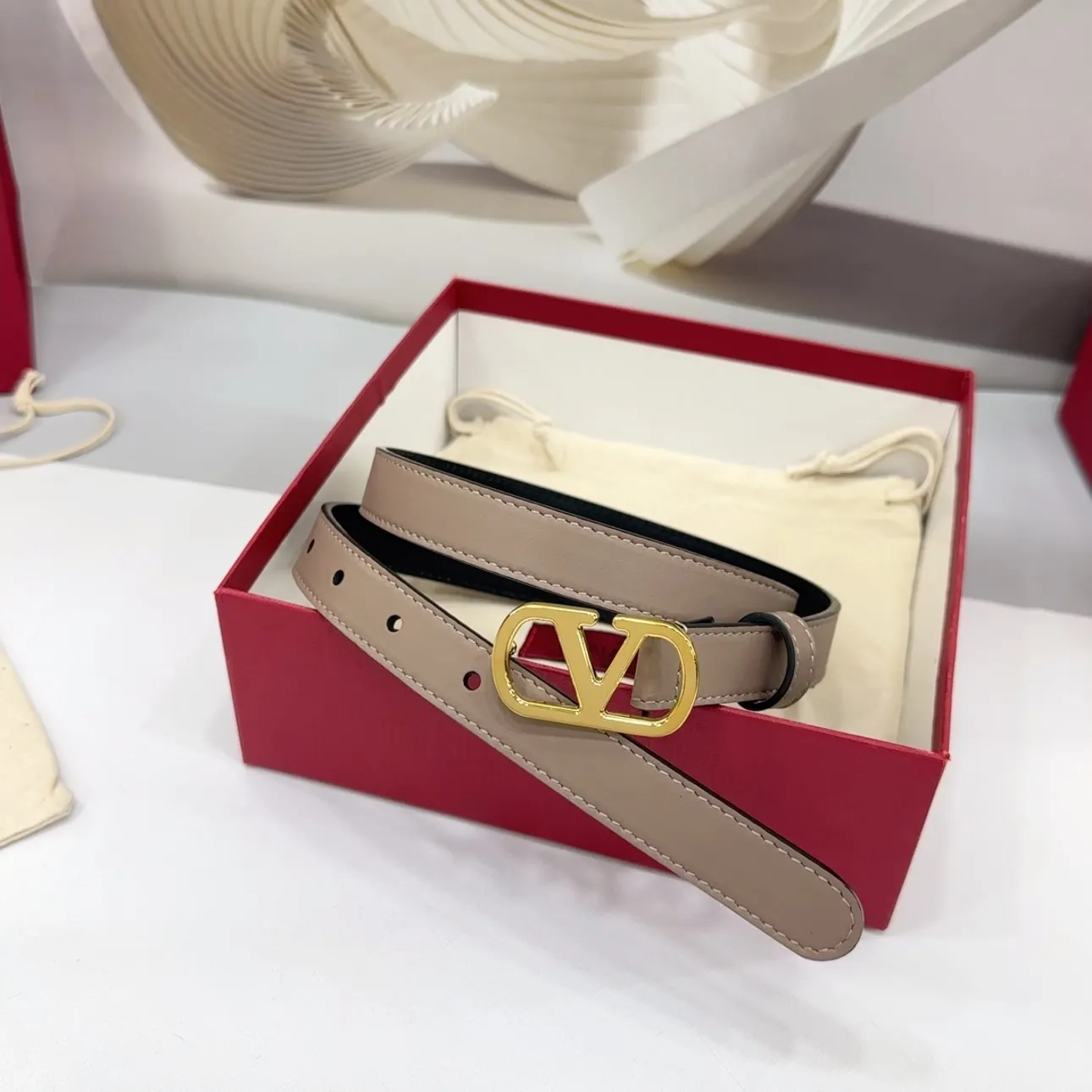💰460💰Full package💰 💍Purchasing-grade Valentino belt ⚡️Width 2.0cm, double-sided first-layer cowhide leather ⚡️Length: .75.80.85.90.95.100 Euro, two-color hardware copper buckle original mold opening and customization to celebrate][Celebration][Celebration]