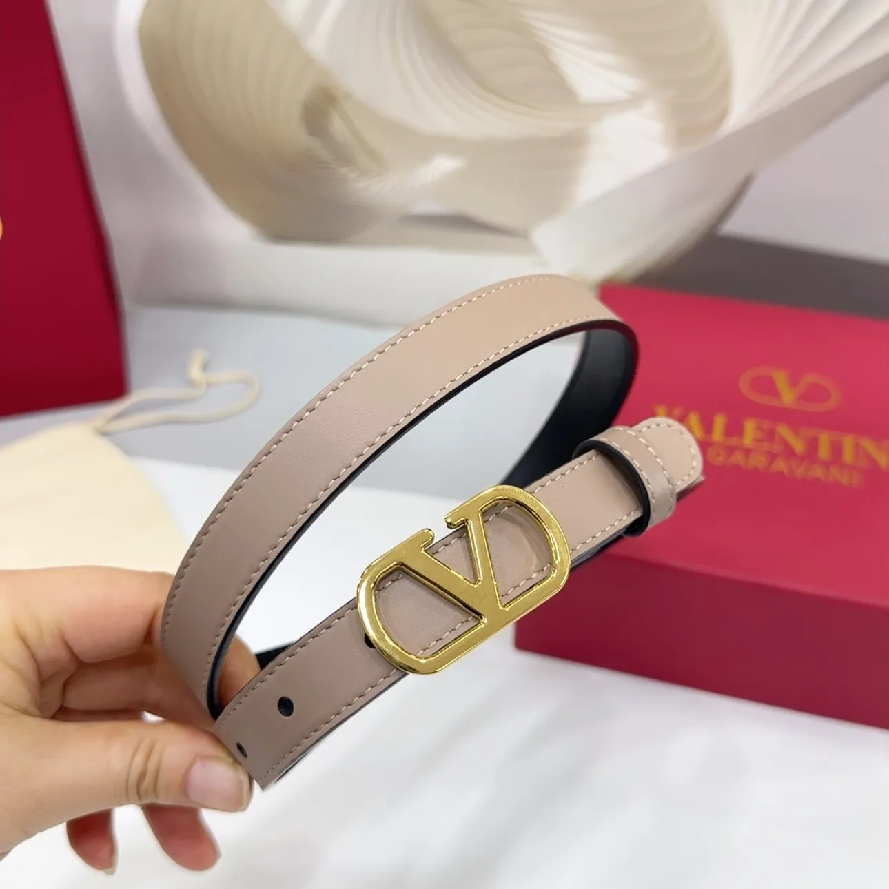💰460💰Full package💰 💍Purchasing-grade Valentino belt ⚡️Width 2.0cm, double-sided first-layer cowhide leather ⚡️Length: .75.80.85.90.95.100 Euro, two-color hardware copper buckle original mold opening and customization to celebrate][Celebration][Celebration]